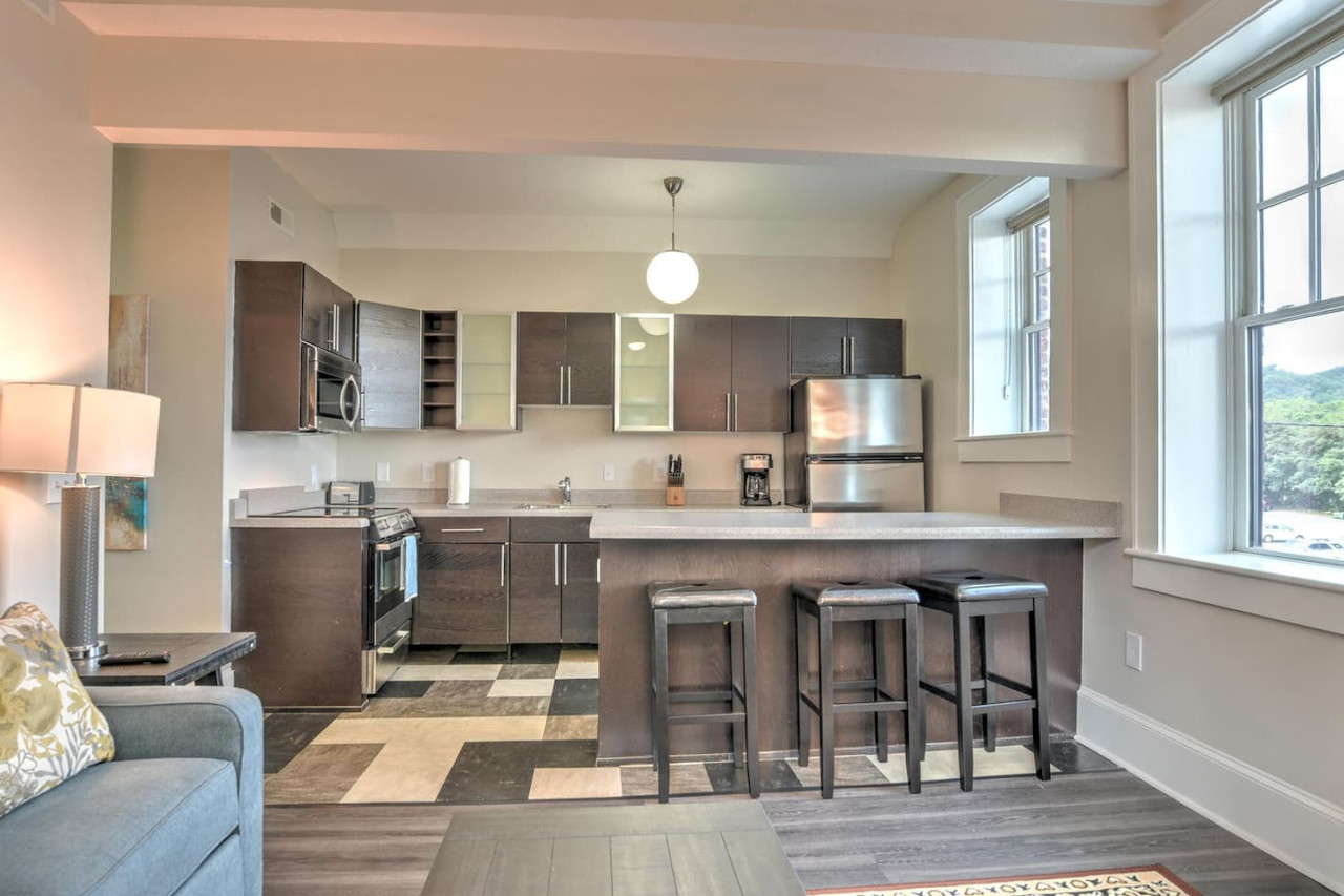 Charming Condo 1 in Historic King James 3