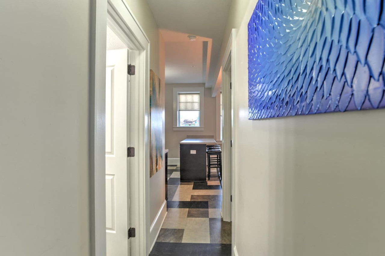 Charming Condo 1 in Historic King James 6