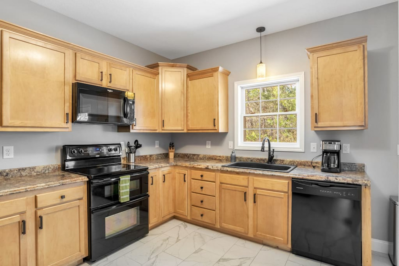 Wonderful Home with Hot Tub 6