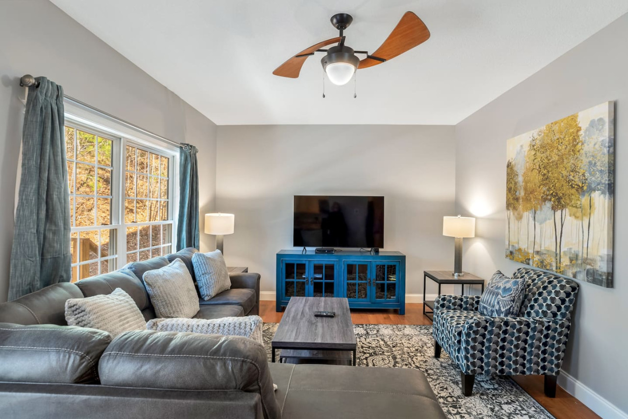 Wonderful Home with Hot Tub