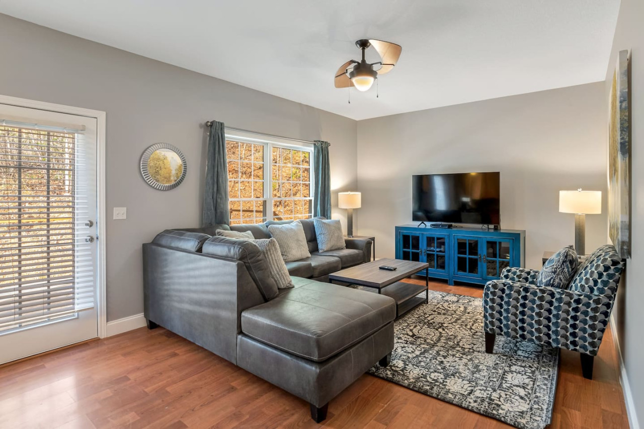 Wonderful Home with Hot Tub 2