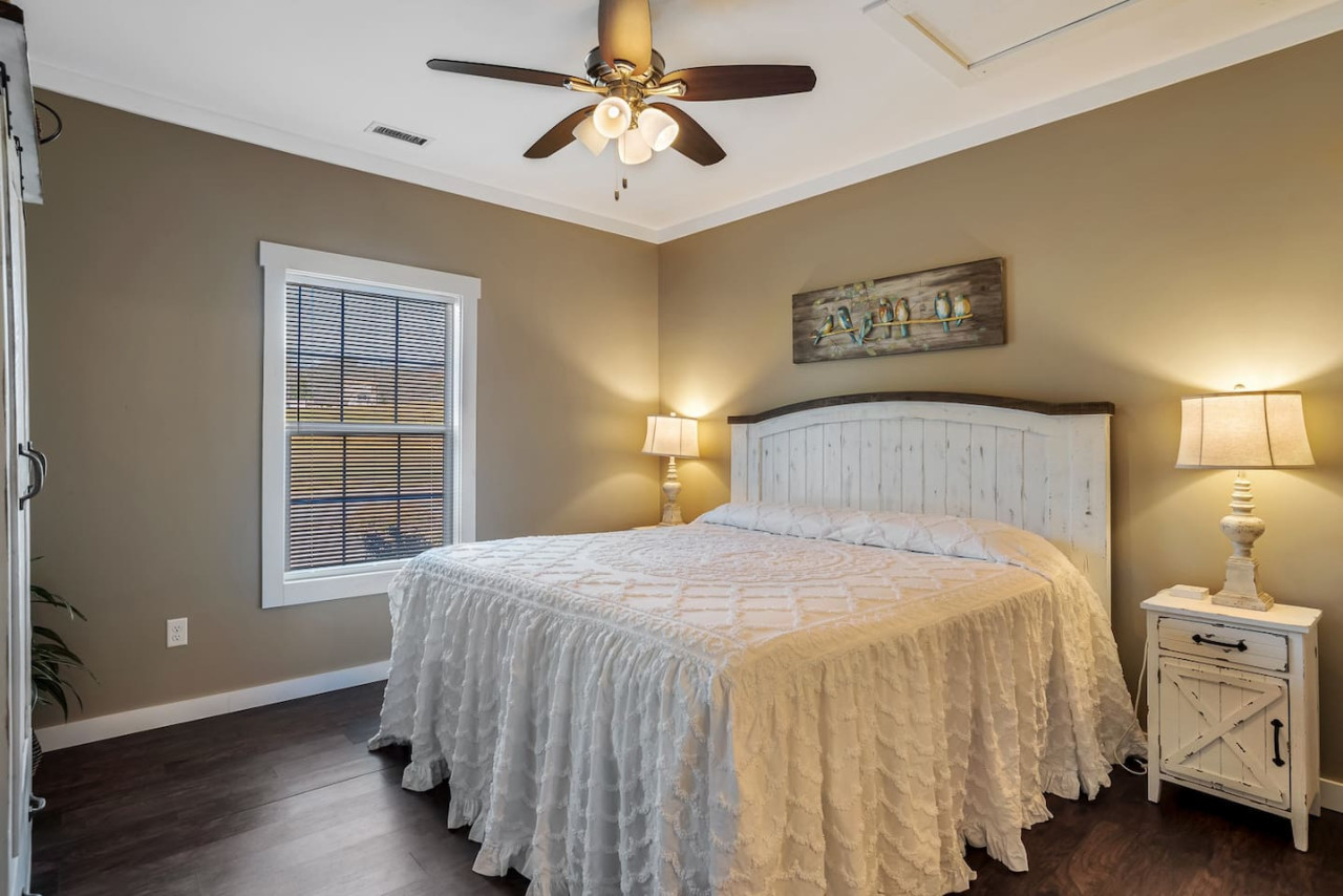 Cozy Comfy Cottage 5