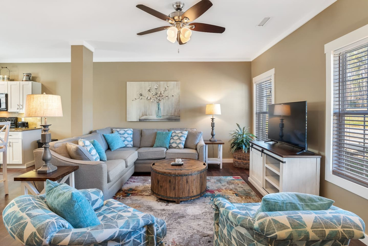 Cozy Comfy Cottage 6