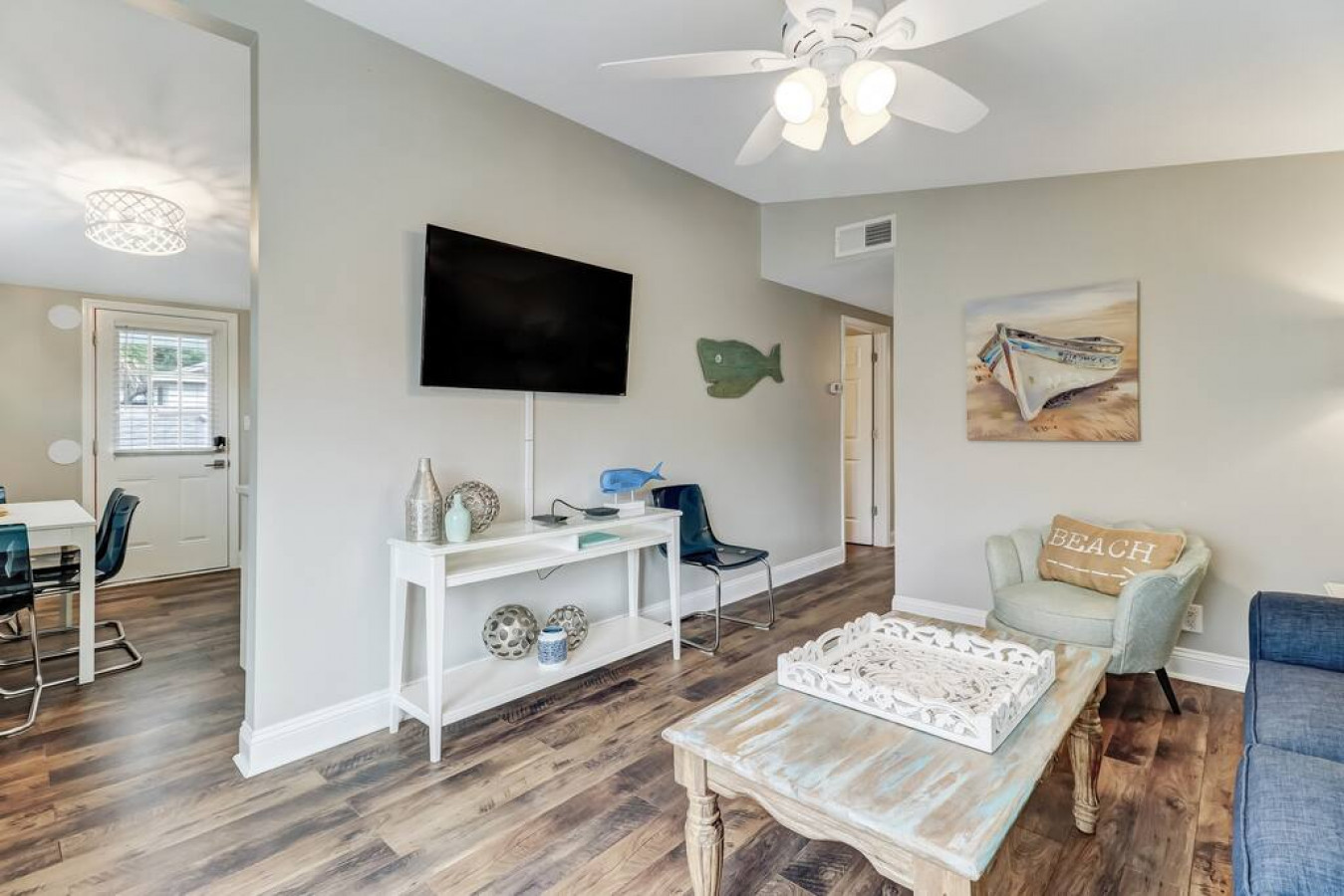 Tropical Beach Bungalow Upstairs photo 7