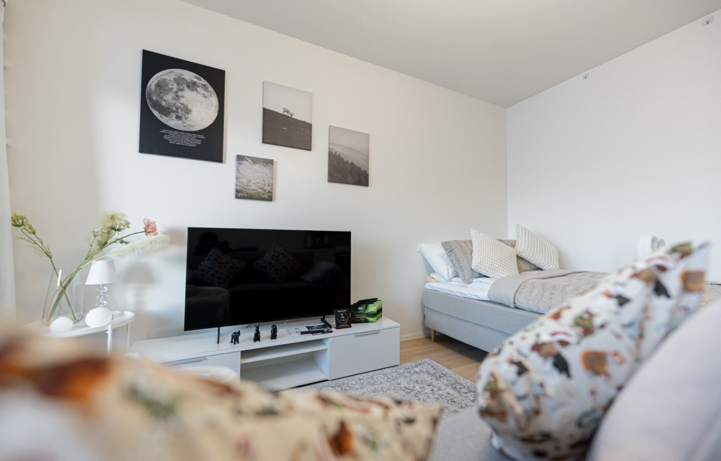 Aurora City Hideway by BookLapland