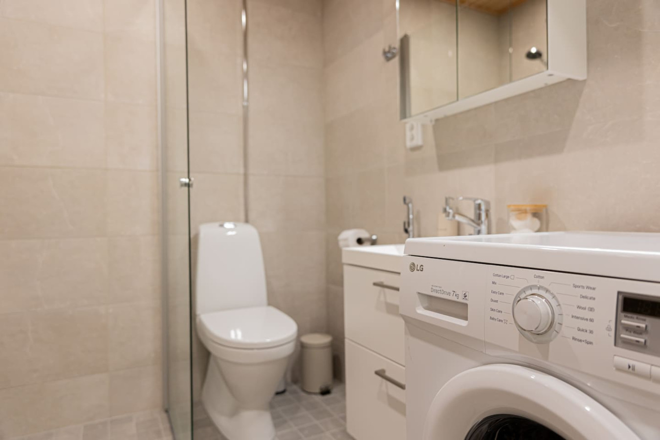 New 2 bdr City Apartment w/Sauna