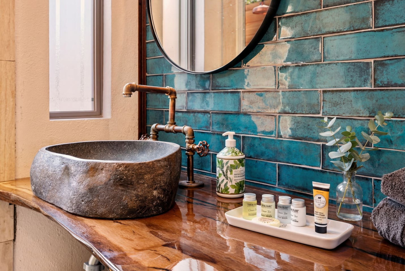 Quiroga bathroom vessel sink