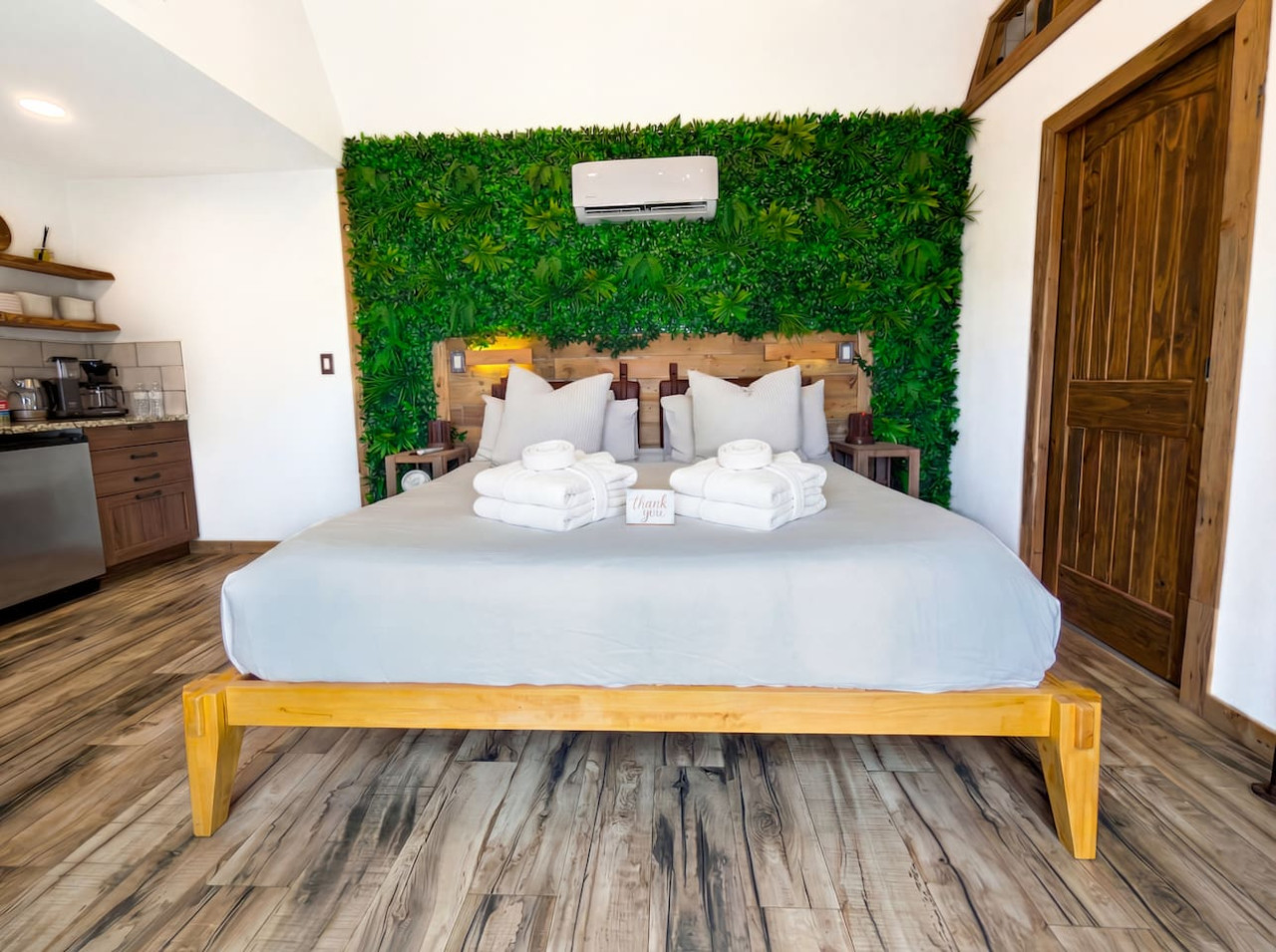 Quiroga king bed and green wall