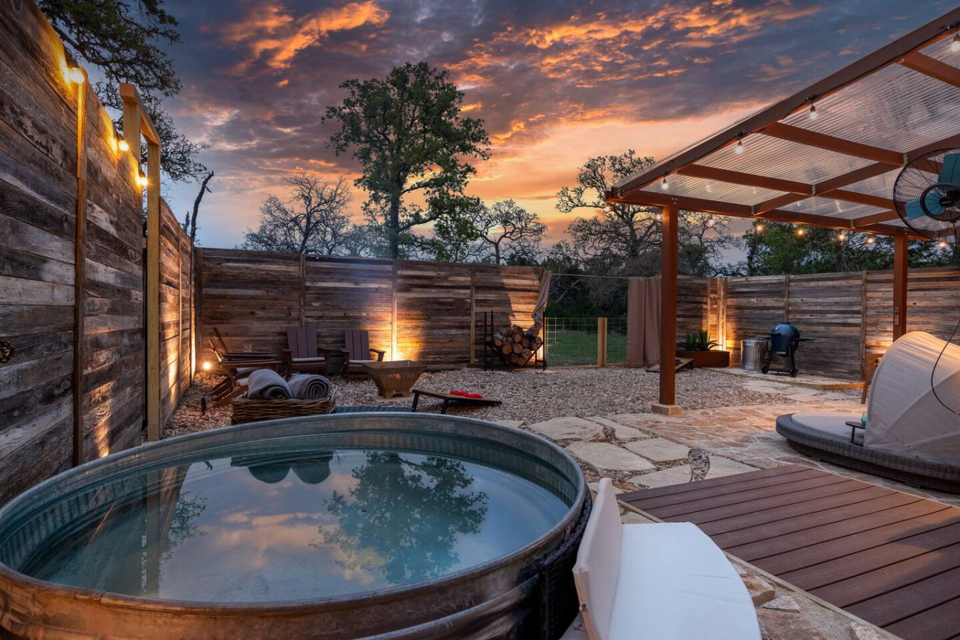 Quiroga plunge pool and spa yard at sunset