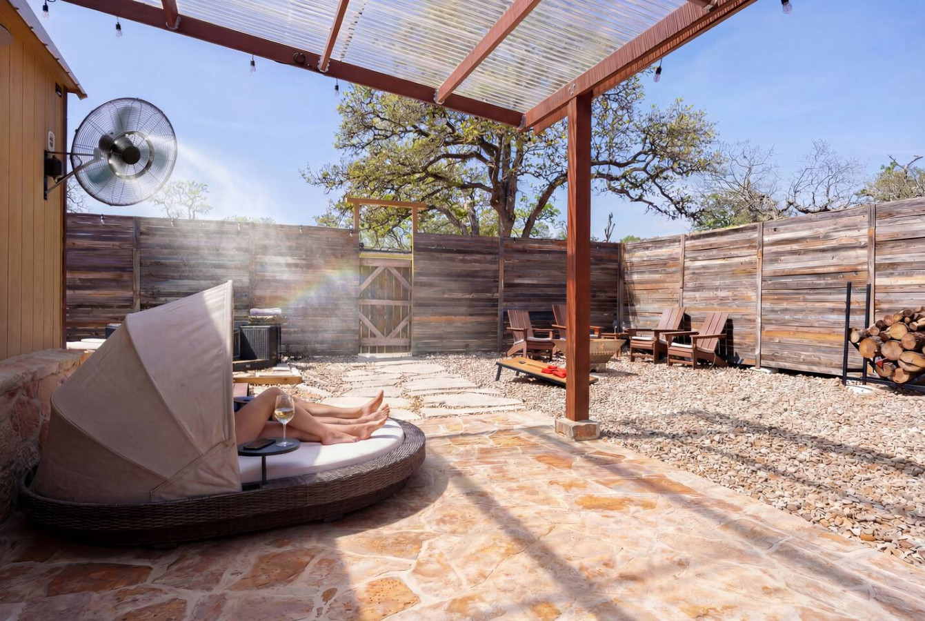 Quiroga shaded daybed
