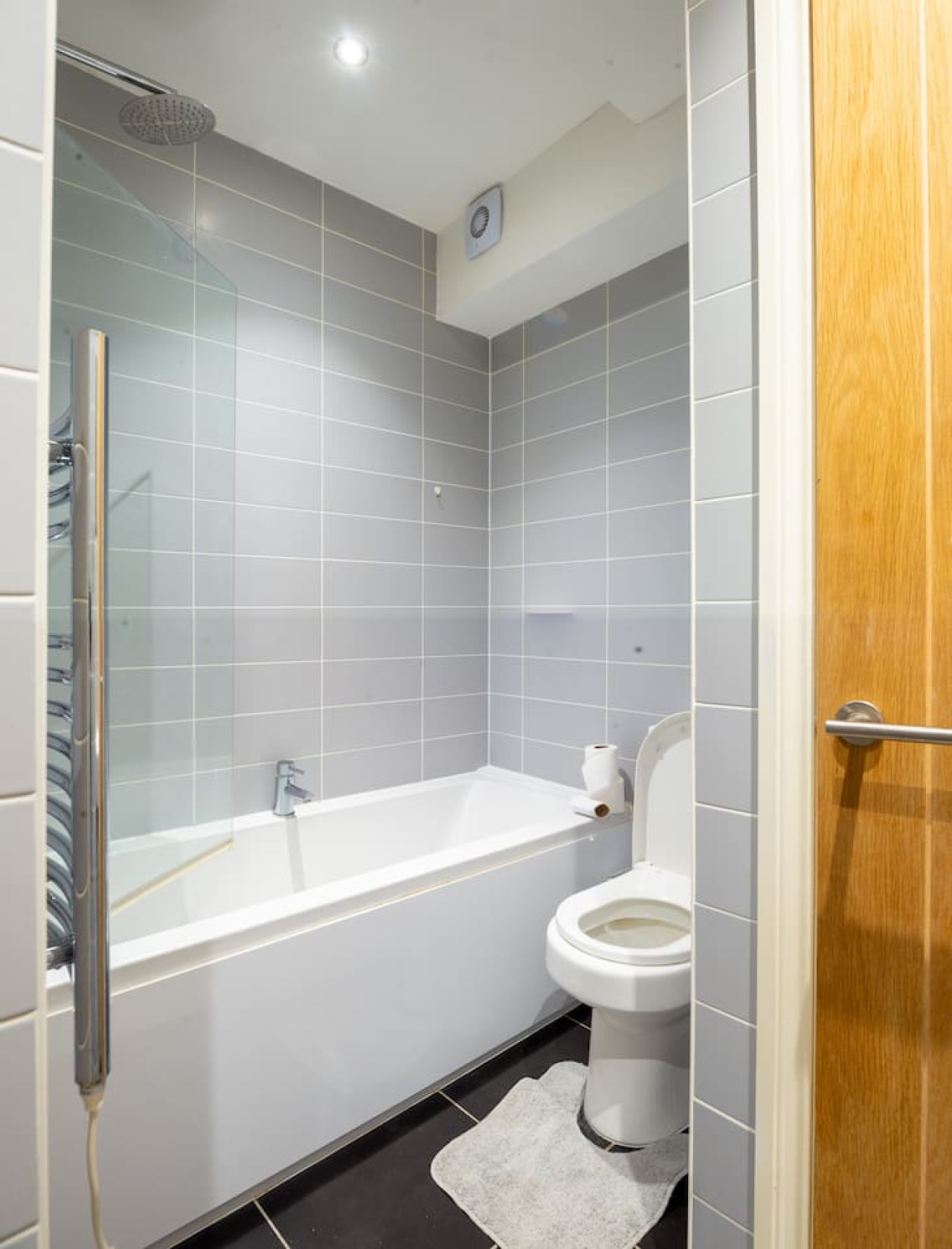 Charlotte House: Central 2BR 2BATH Retreat – Sleeps 6 in 28 Tacket St, Ipswich IP4 1BA, UK - Property image 13 - VivreStays
