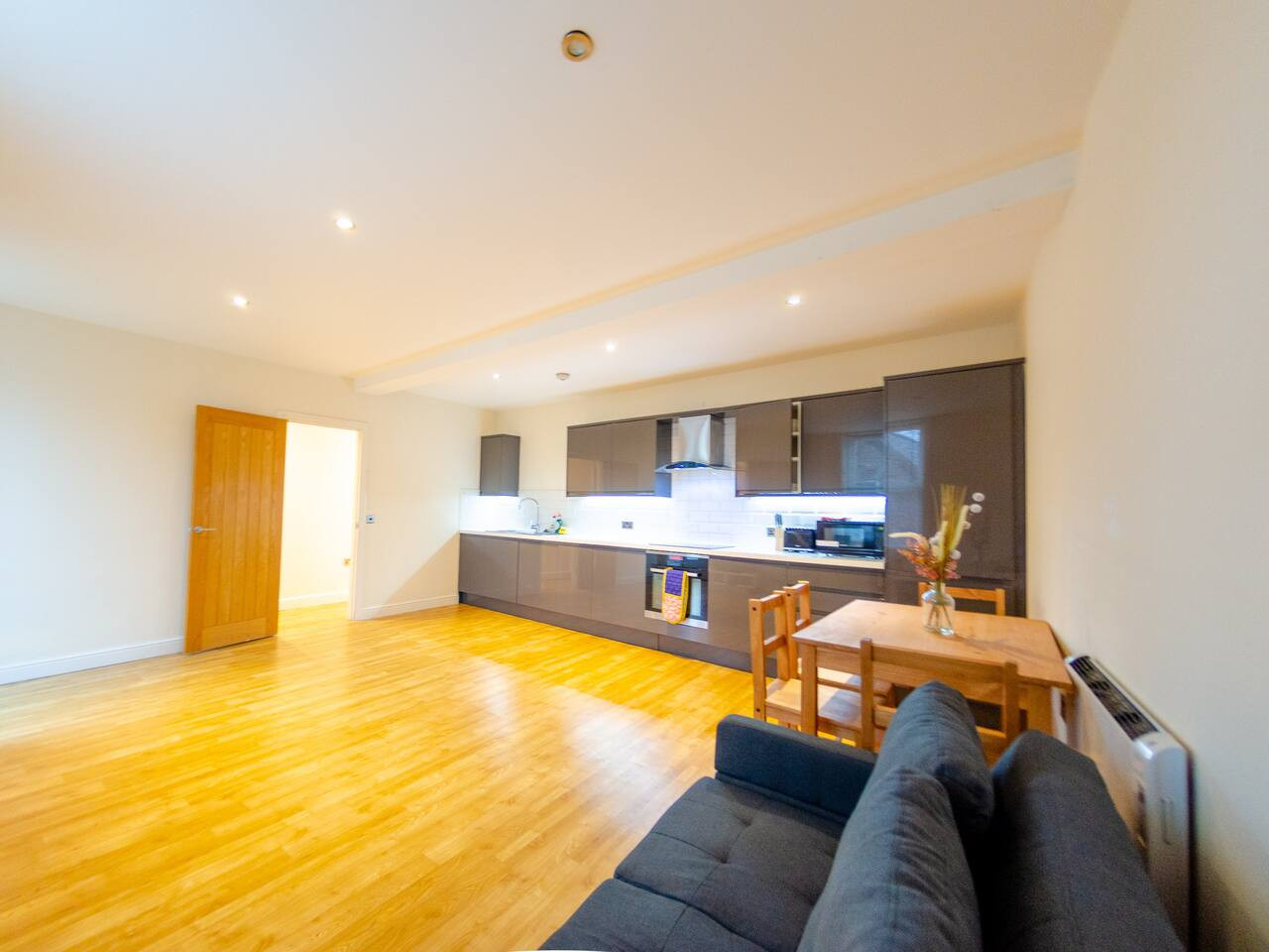 Charlotte House: Central 2BR 2BATH Retreat – Sleeps 6 in 28 Tacket St, Ipswich IP4 1BA, UK - Property image 9 - VivreStays