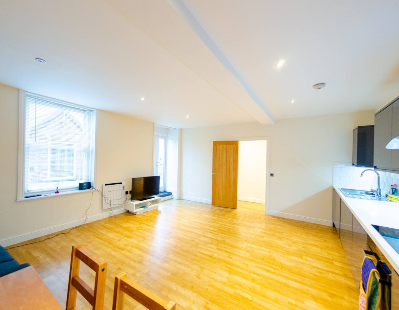 Charlotte House: Central 2BR 2BATH Retreat – Sleeps 6 in 28 Tacket St, Ipswich IP4 1BA, UK - Property image 11 - VivreStays
