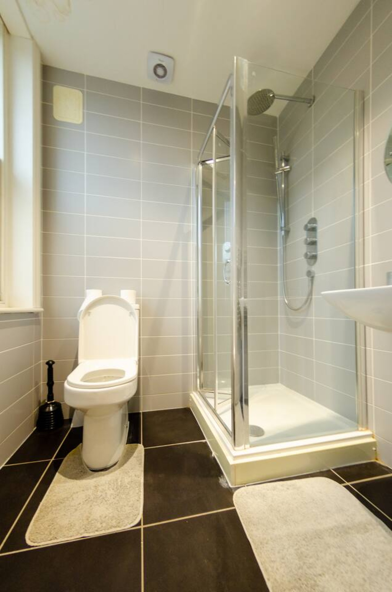Charlotte House: Central 2BR 2BATH Retreat – Sleeps 6 in 28 Tacket St, Ipswich IP4 1BA, UK - Property image 15 - VivreStays