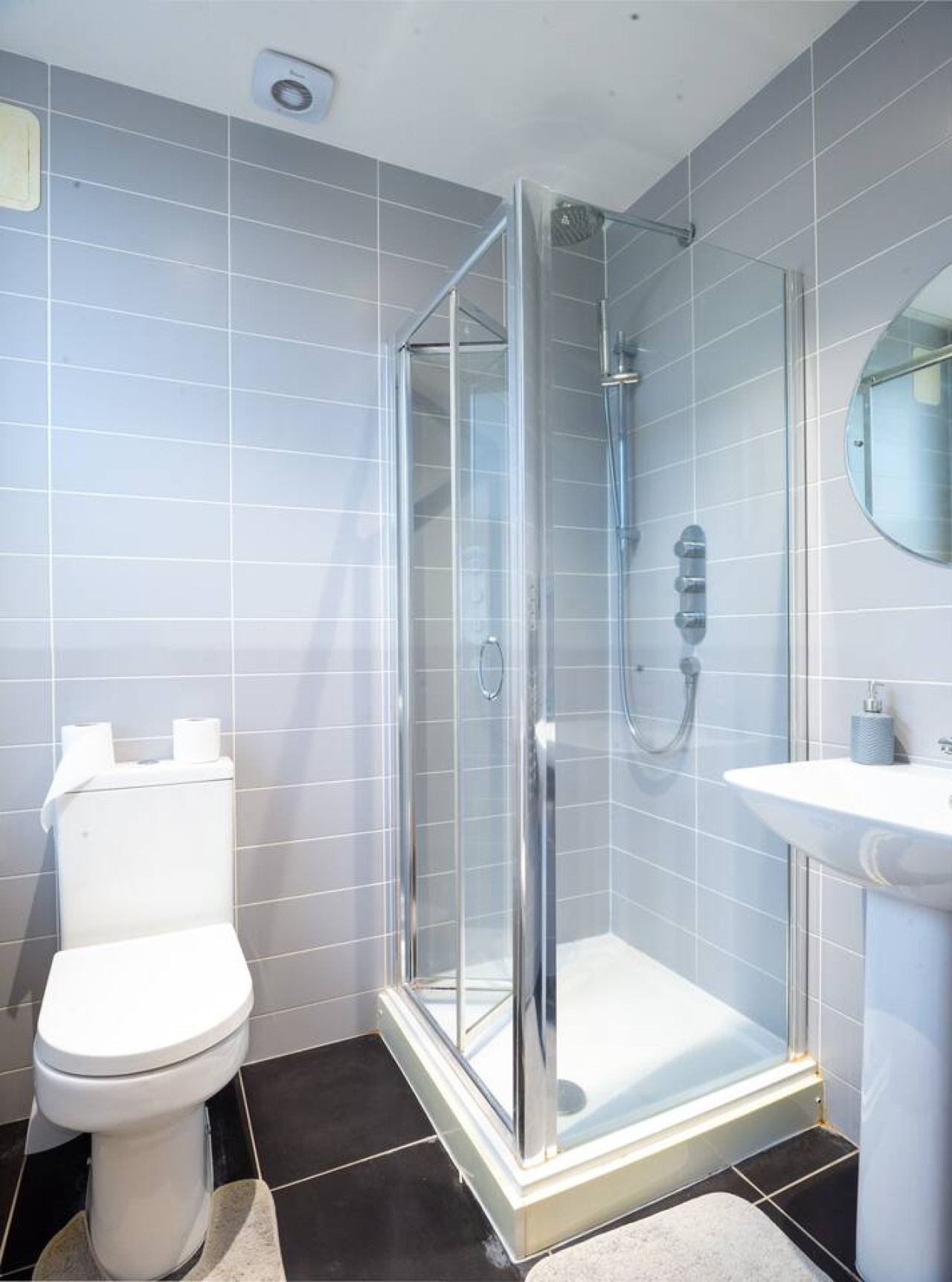 Charlotte House: Central 2BR 2BATH Retreat – Sleeps 6 in 28 Tacket St, Ipswich IP4 1BA, UK - Property image 14 - VivreStays
