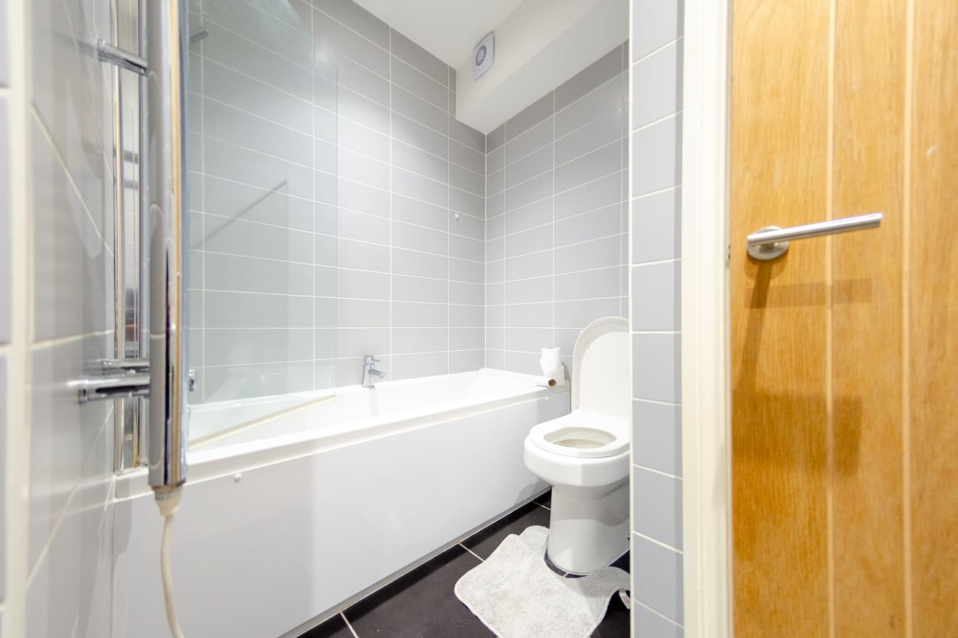 Charlotte House: Central 2BR 2BATH Retreat – Sleeps 6 in 28 Tacket St, Ipswich IP4 1BA, UK - Property image 12 - VivreStays
