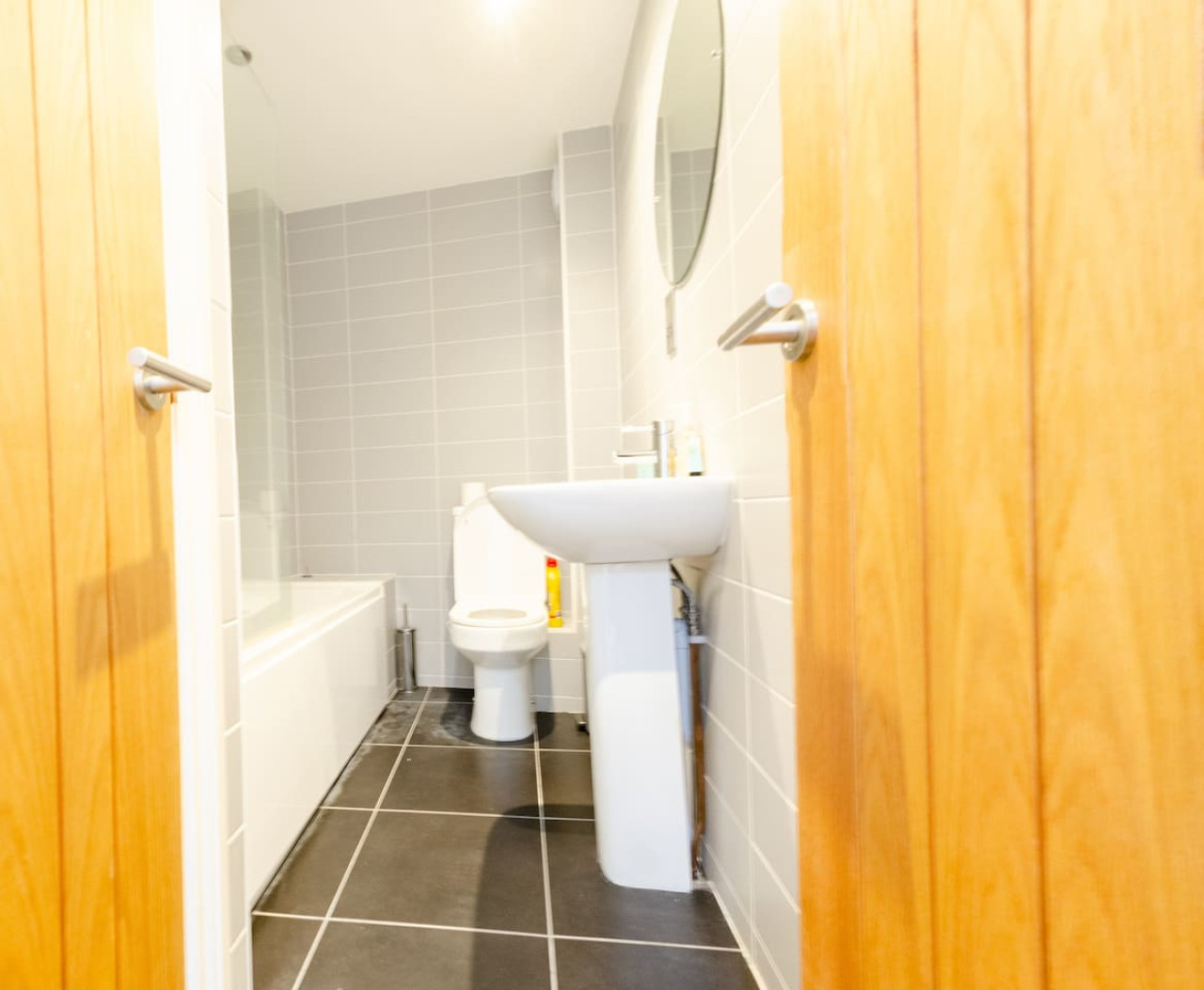 Charlotte House: Prime Location Urban Nest – 2BED 2BATH in 28 Tacket St, Ipswich IP4 1BA, UK - Property image 11 - VivreStays