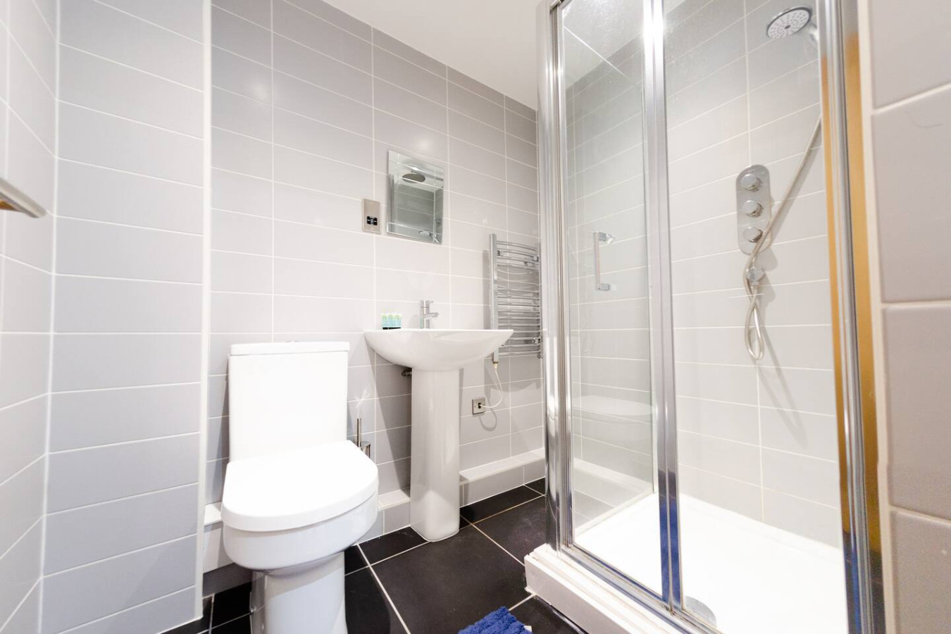 Charlotte House: Prime Location Urban Nest – 2BED 2BATH in 28 Tacket St, Ipswich IP4 1BA, UK - Property image 12 - VivreStays