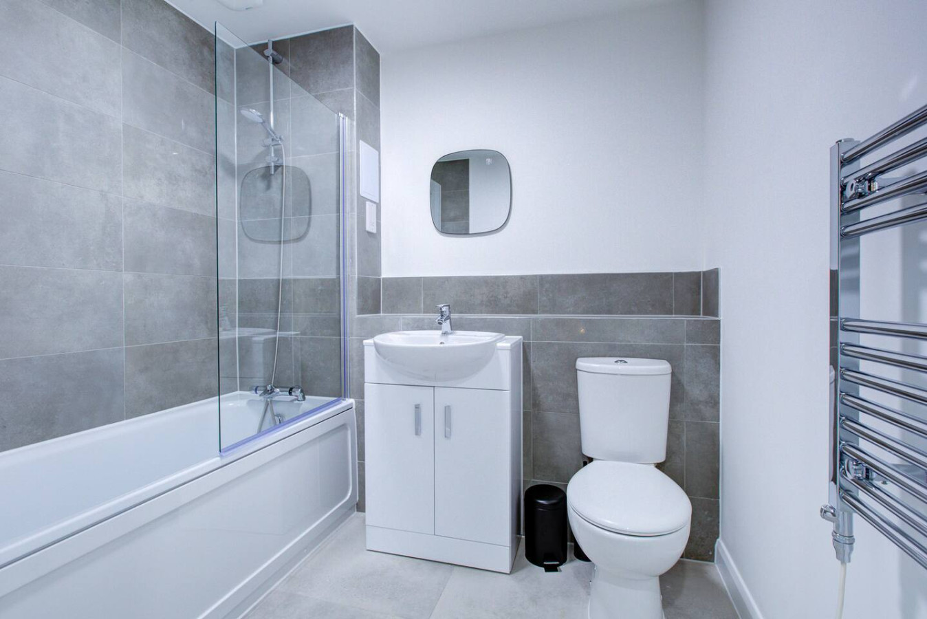Penny Place Retreat – Central 2BED 2BATH by Station + Free Parking in 14 Penny Place, Ashford TN24 0WJ, UK - Property image 11 - VivreStays