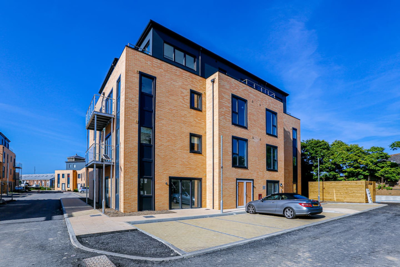 Penny Place Retreat – Central 2BED 2BATH by Station + Free Parking in 14 Penny Place, Ashford TN24 0WJ, UK - Property image 4 - VivreStays