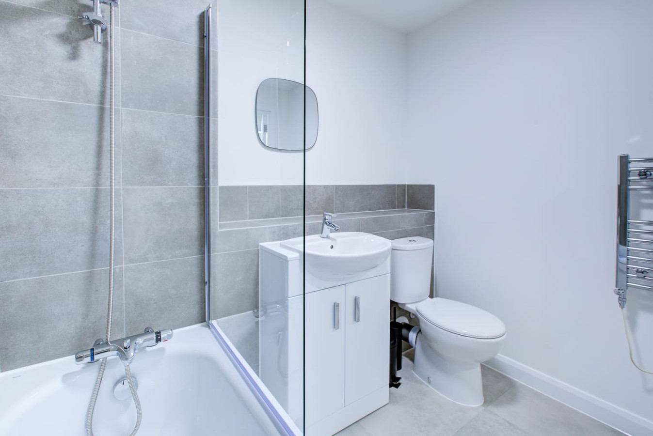 Penny Place Retreat – Central 2BED 2BATH by Station + Free Parking in 14 Penny Place, Ashford TN24 0WJ, UK - Property image 10 - VivreStays