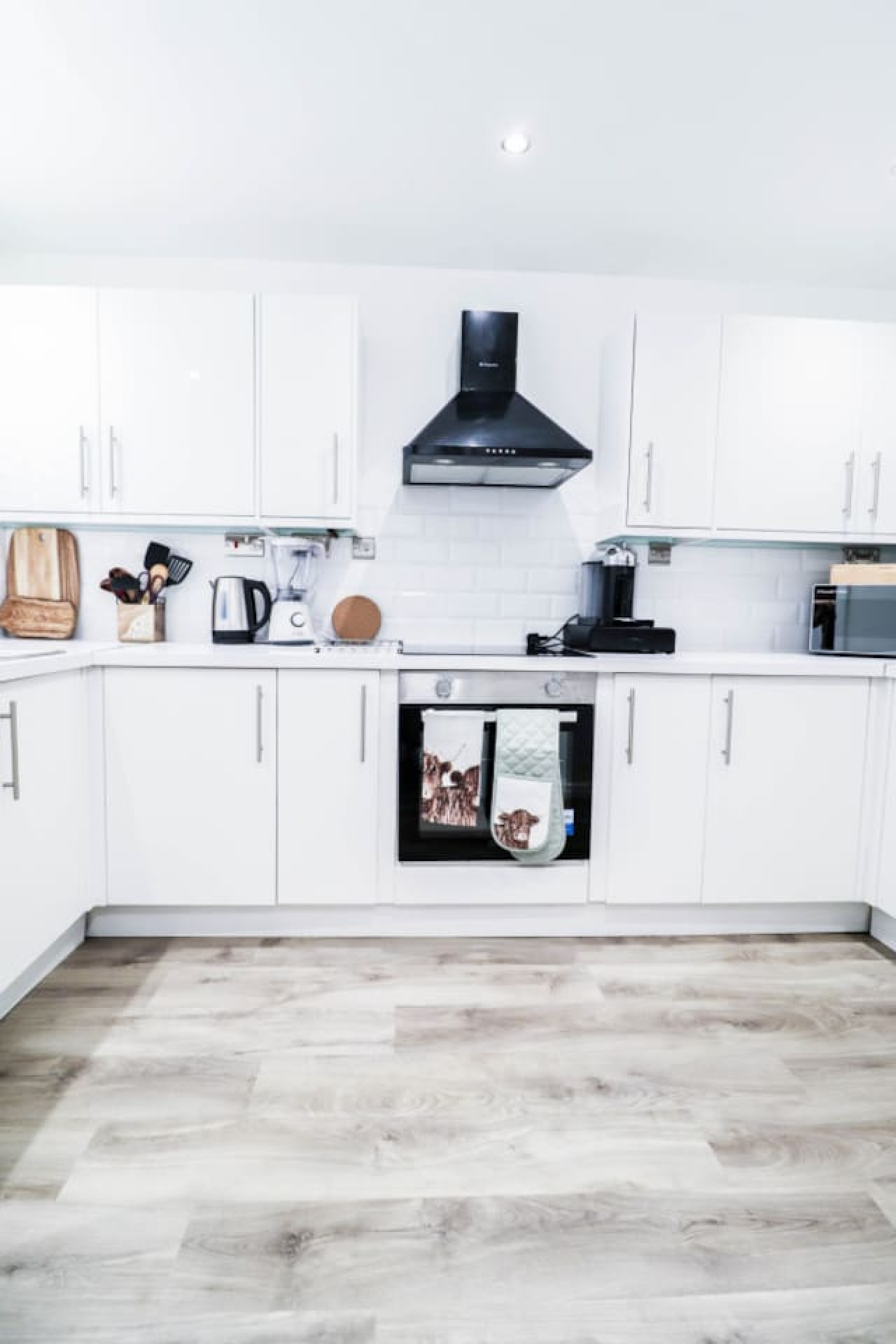 3BR Family Retreat with Free Parking Bexleyheath in 9 Hornbeam Ln, Bexleyheath DA7 6HH, UK - Property image 9 - VivreStays