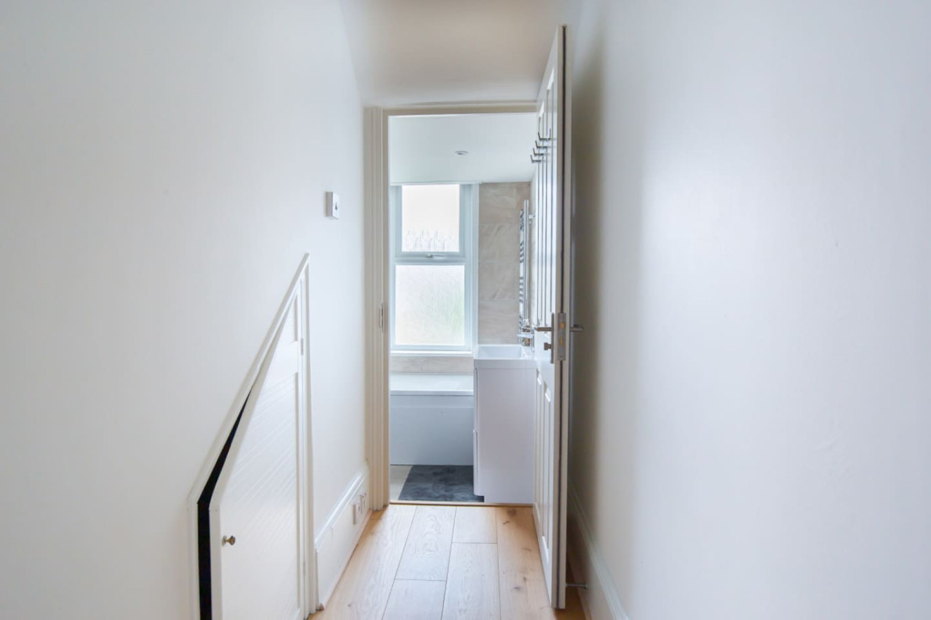 Seaside Sanctuary in St Leonards on Sea - Flat 3 in Flat 3, 56 Church Rd, Hastings, St Leonards, Saint Leonards-on-sea TN37 6HJ, UK - Property image 16 - VivreStays