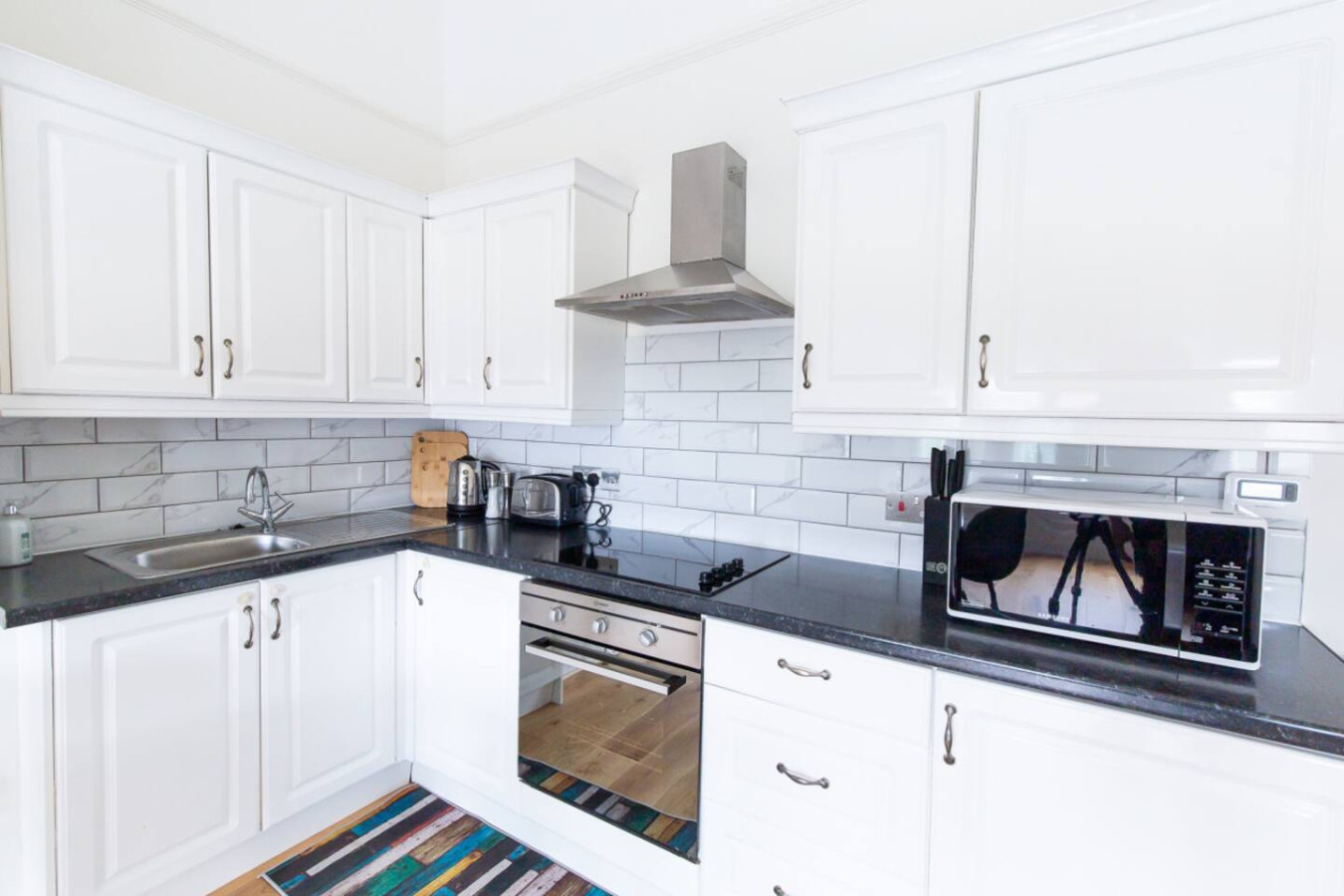 Seaside Sanctuary in St Leonards on Sea - Flat 3 in Flat 3, 56 Church Rd, Hastings, St Leonards, Saint Leonards-on-sea TN37 6HJ, UK - Property image 5 - VivreStays