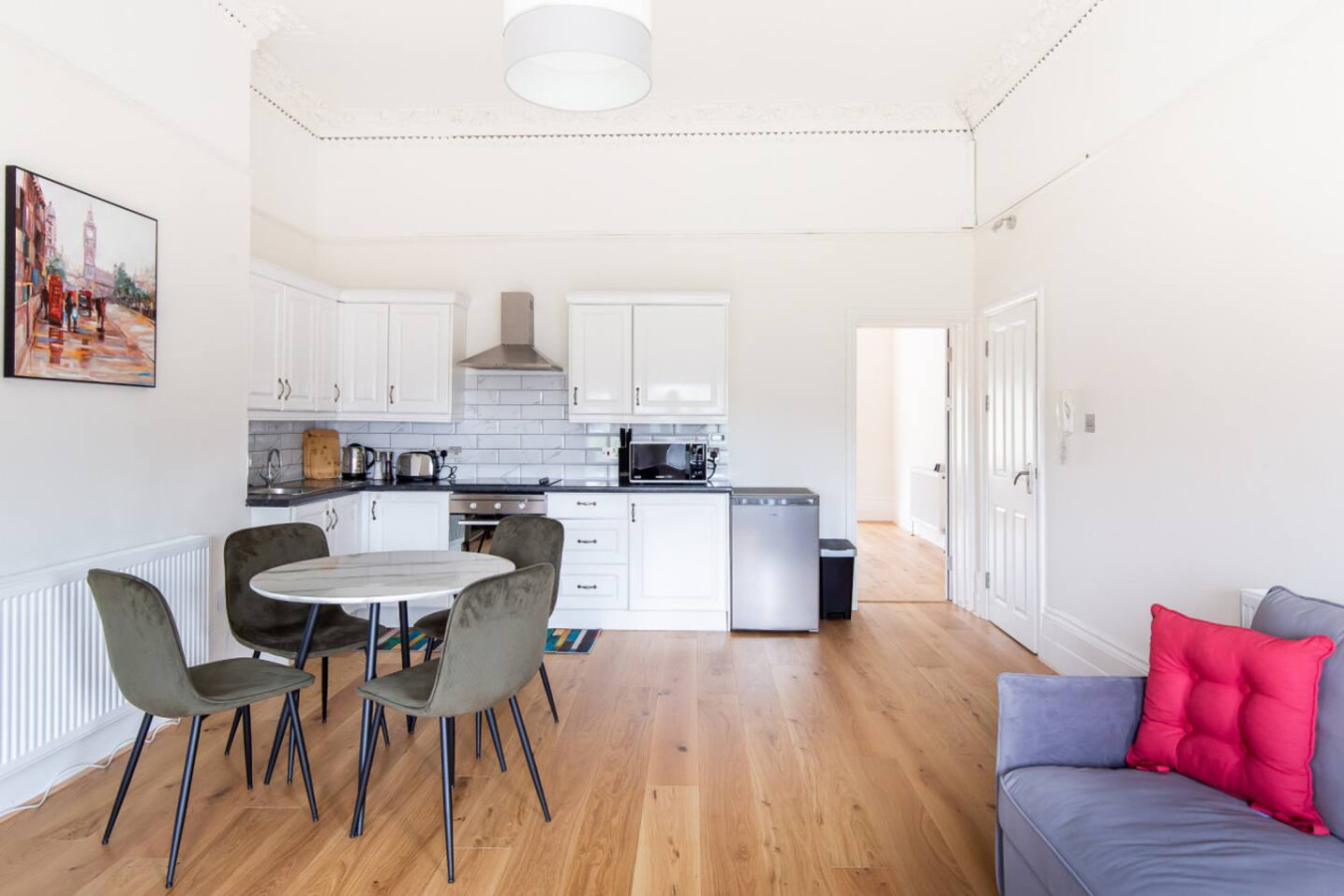 Seaside Sanctuary in St Leonards on Sea - Flat 3 in Flat 3, 56 Church Rd, Hastings, St Leonards, Saint Leonards-on-sea TN37 6HJ, UK - Property image 11 - VivreStays