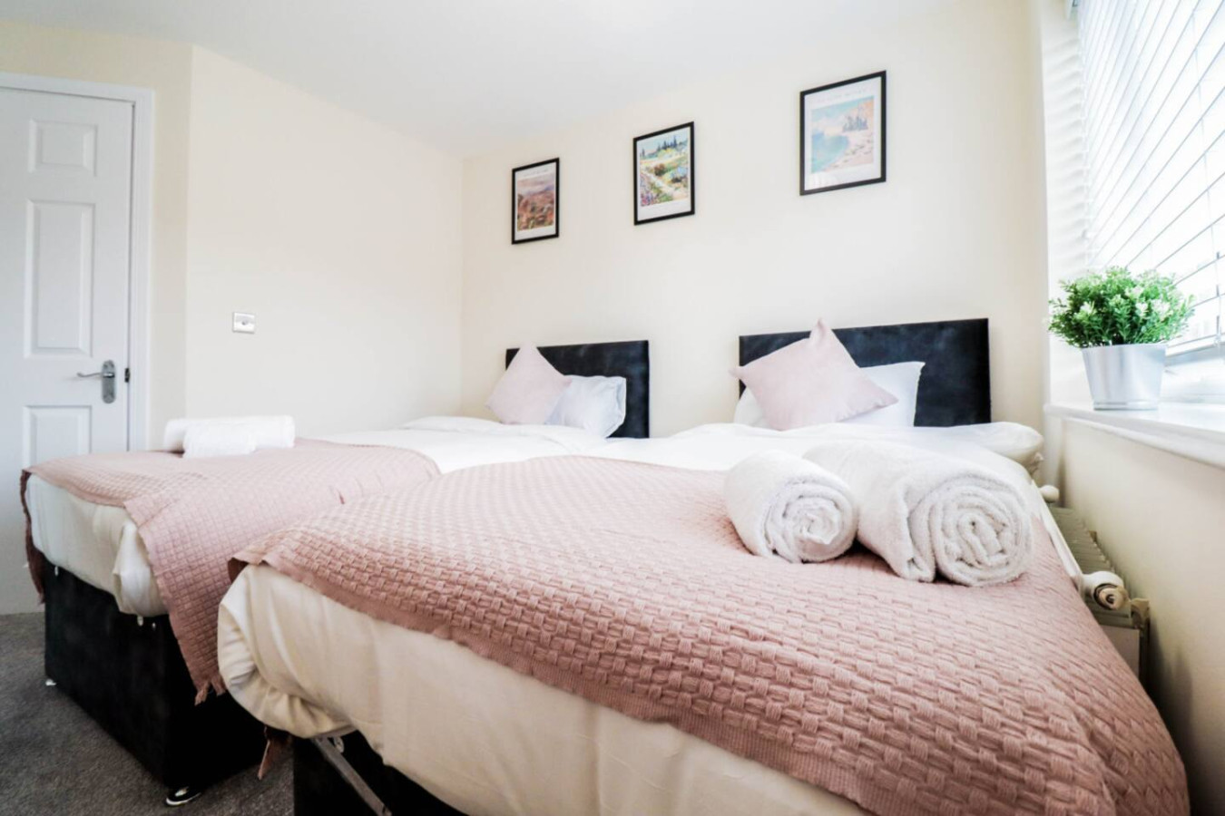 Family-Friendly 3BR Home by the Thames with FREE Parking in 1 Broadwater Rd, London SE28 0AZ, UK - Property image 34 - VivreStays