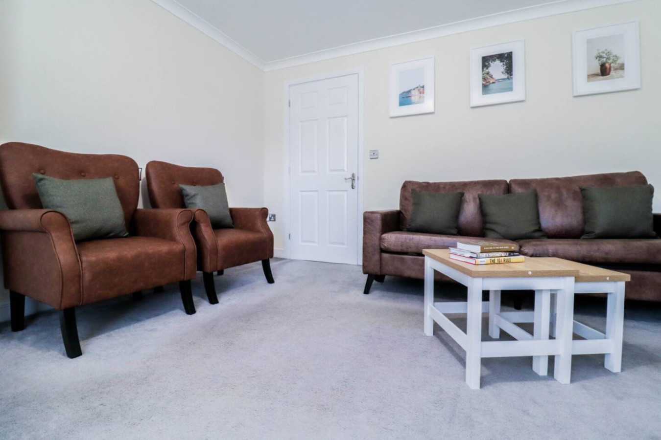 Family-Friendly 3BR Home by the Thames with FREE Parking in 1 Broadwater Rd, London SE28 0AZ, UK - Property image 7 - VivreStays