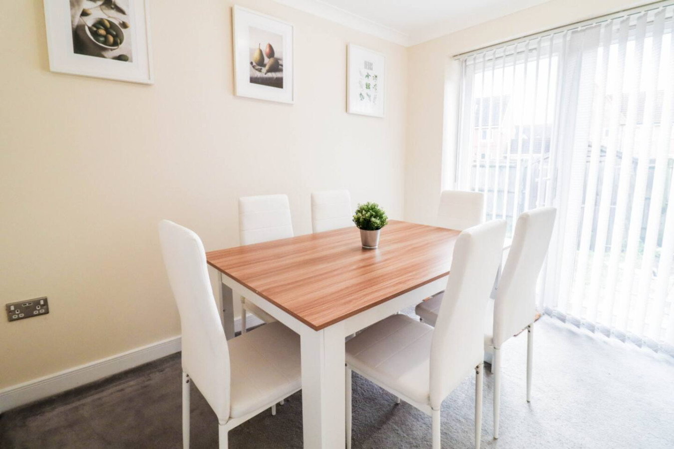 Family-Friendly 3BR Home by the Thames with FREE Parking in 1 Broadwater Rd, London SE28 0AZ, UK - Property image 31 - VivreStays