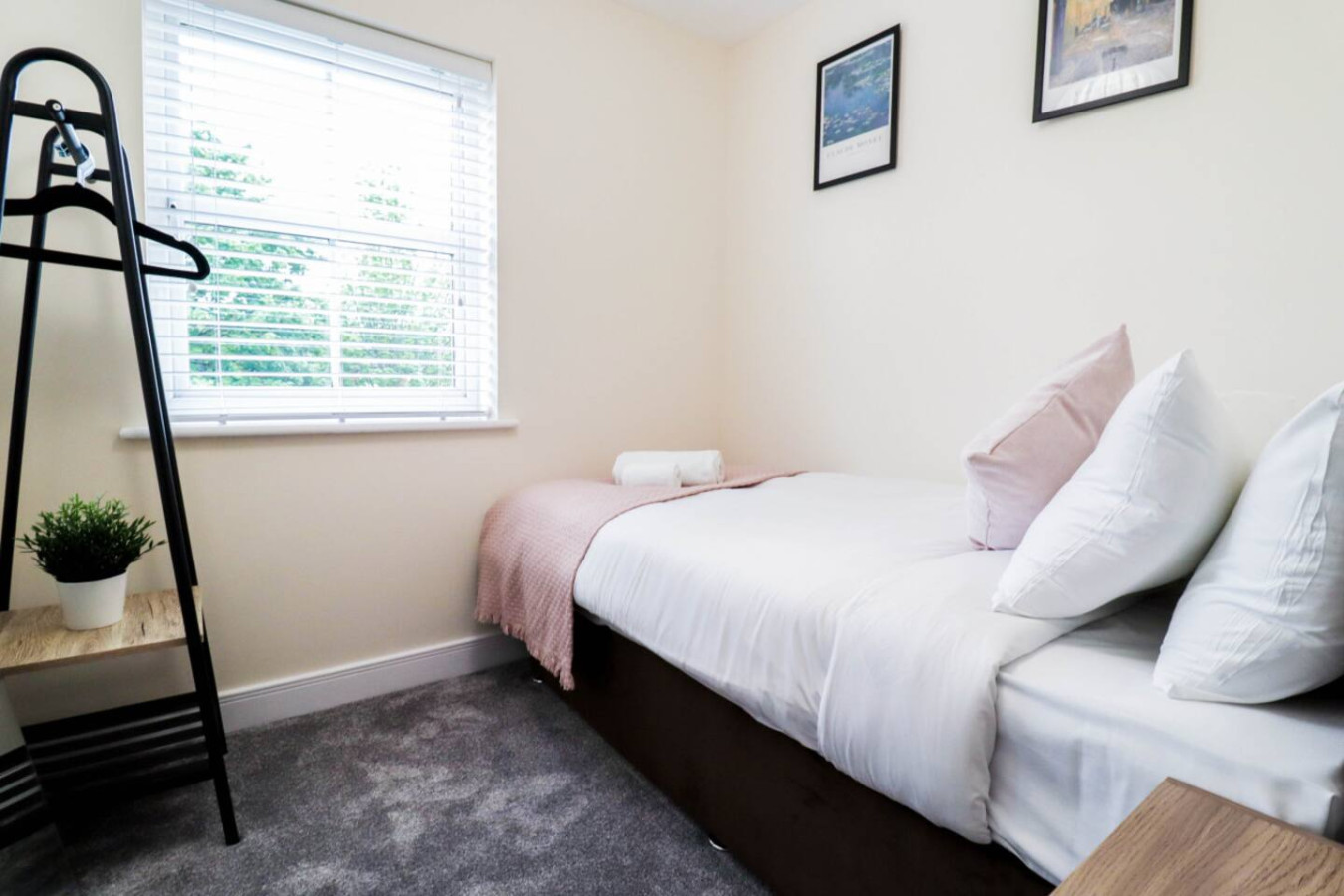 Family-Friendly 3BR Home by the Thames with FREE Parking in 1 Broadwater Rd, London SE28 0AZ, UK - Property image 5 - VivreStays