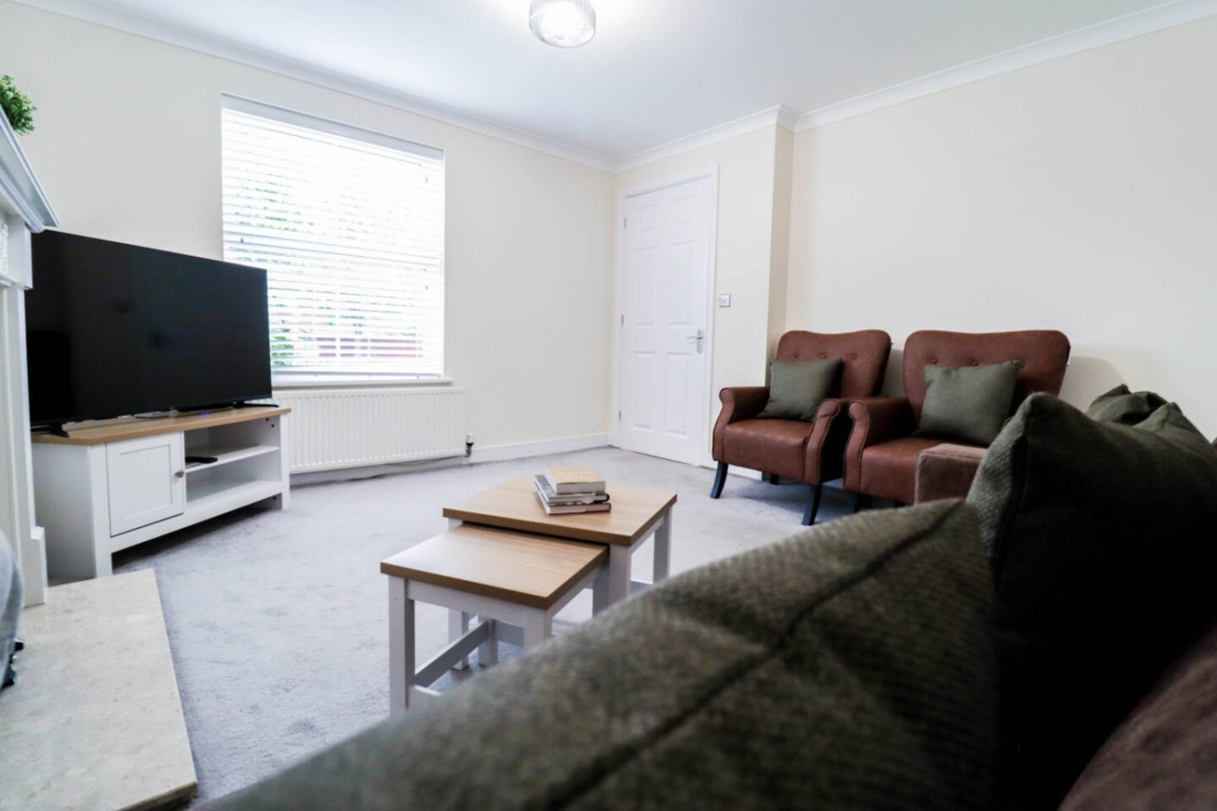 Family-Friendly 3BR Home by the Thames with FREE Parking in 1 Broadwater Rd, London SE28 0AZ, UK - Property image 24 - VivreStays