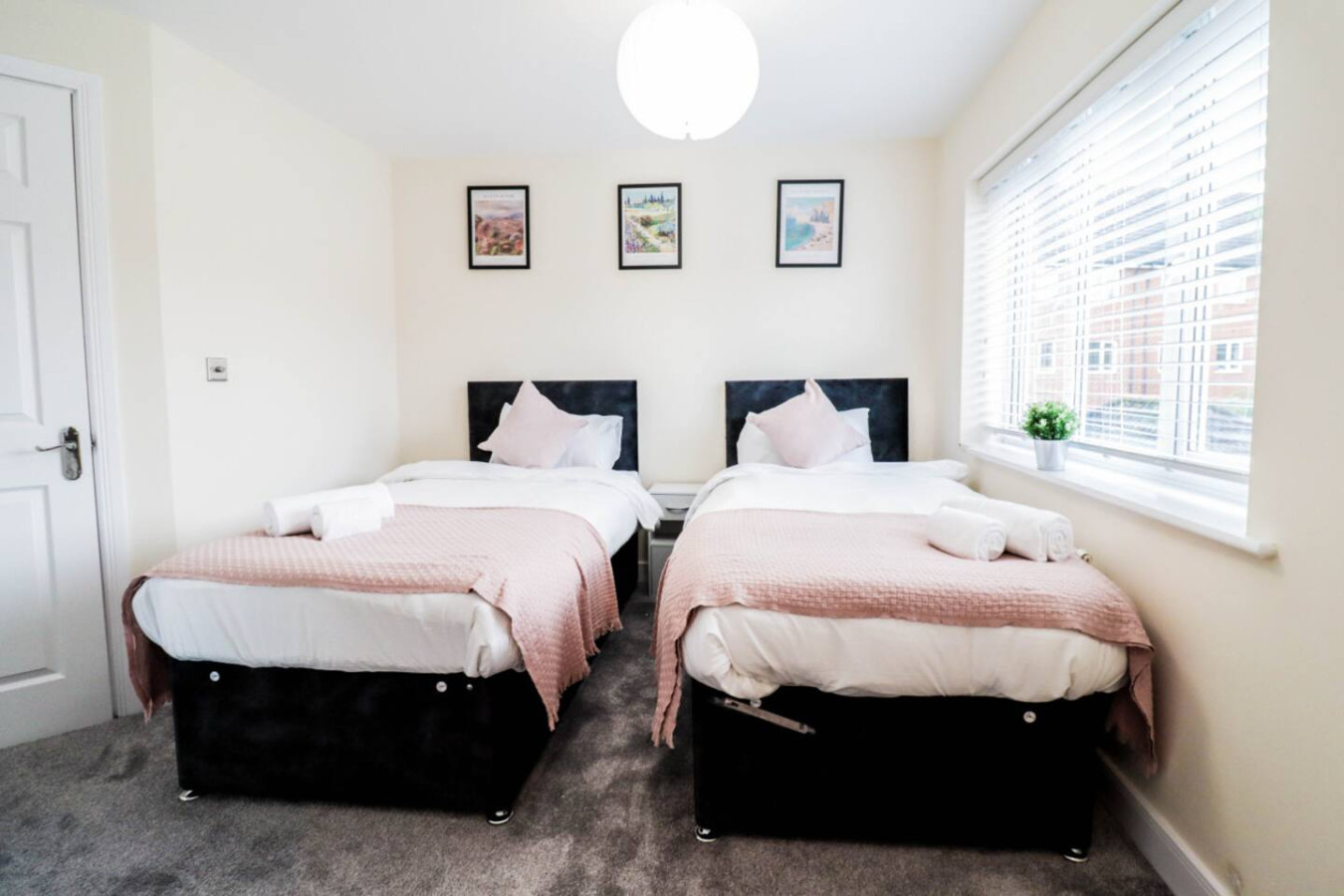 Family-Friendly 3BR Home by the Thames with FREE Parking in 1 Broadwater Rd, London SE28 0AZ, UK - Property image 33 - VivreStays