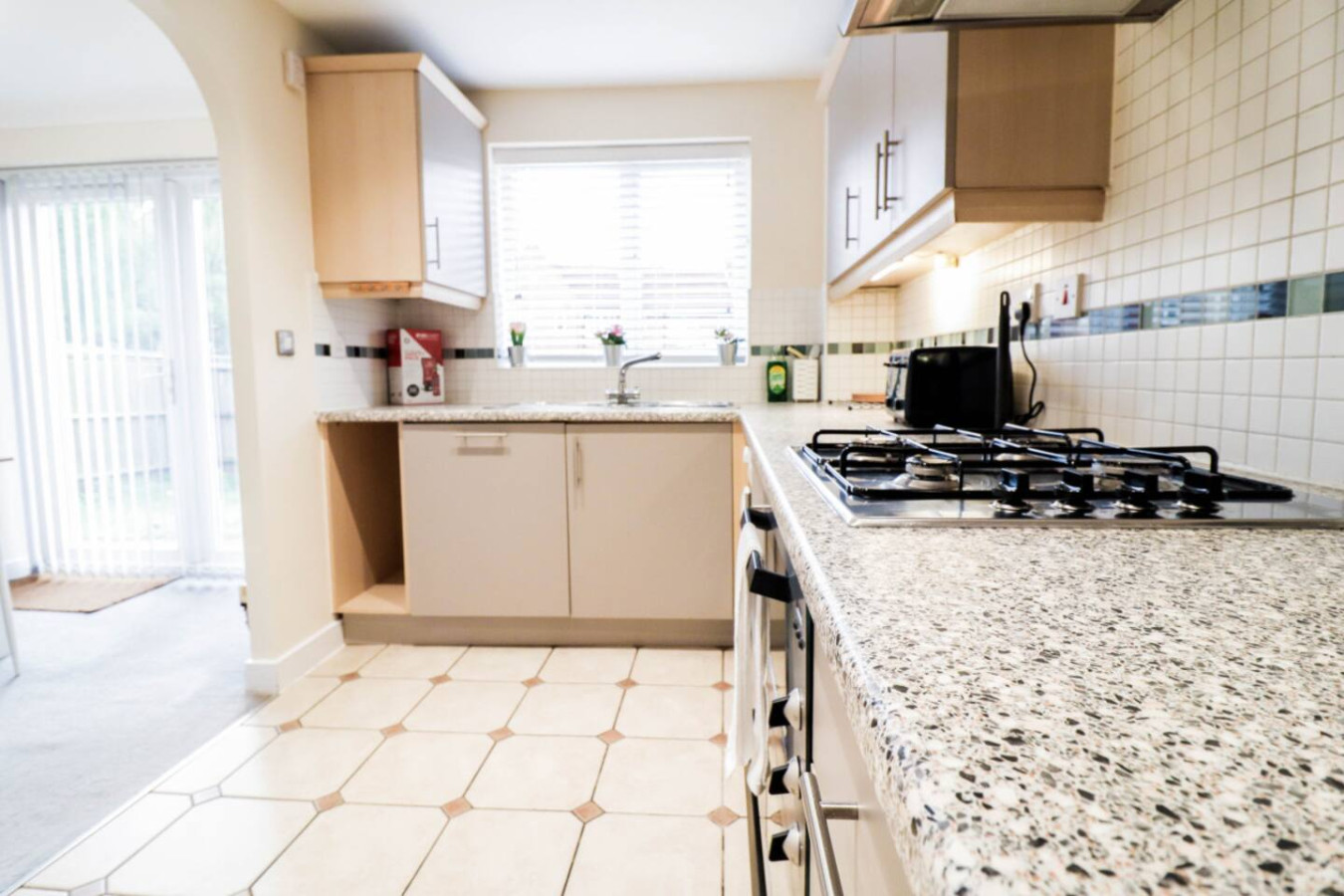 Family-Friendly 3BR Home by the Thames with FREE Parking in 1 Broadwater Rd, London SE28 0AZ, UK - Property image 8 - VivreStays
