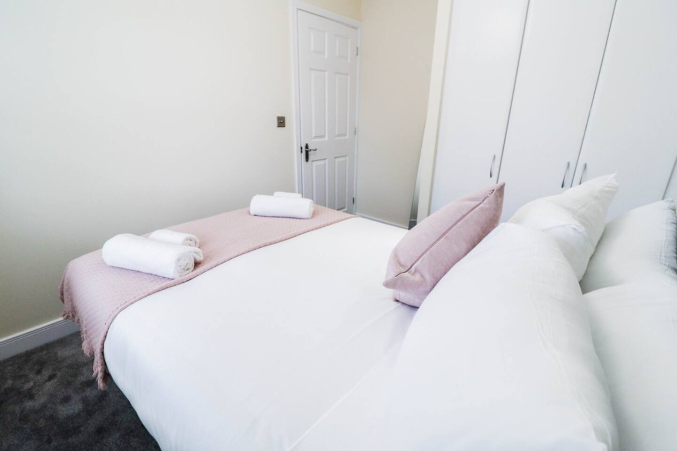 Family-Friendly 3BR Home by the Thames with FREE Parking in 1 Broadwater Rd, London SE28 0AZ, UK - Property image 18 - VivreStays