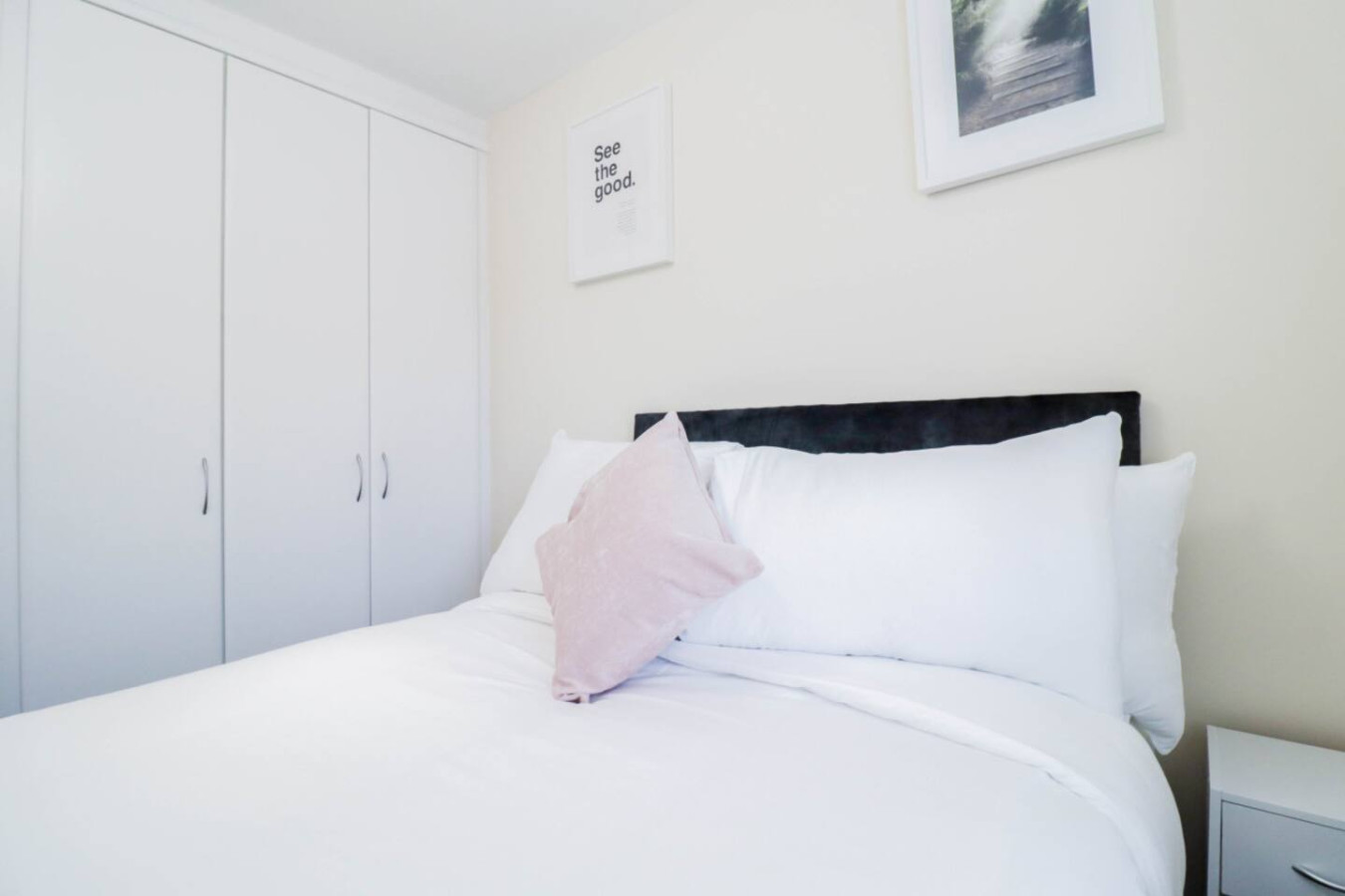 Family-Friendly 3BR Home by the Thames with FREE Parking in 1 Broadwater Rd, London SE28 0AZ, UK - Property image 17 - VivreStays