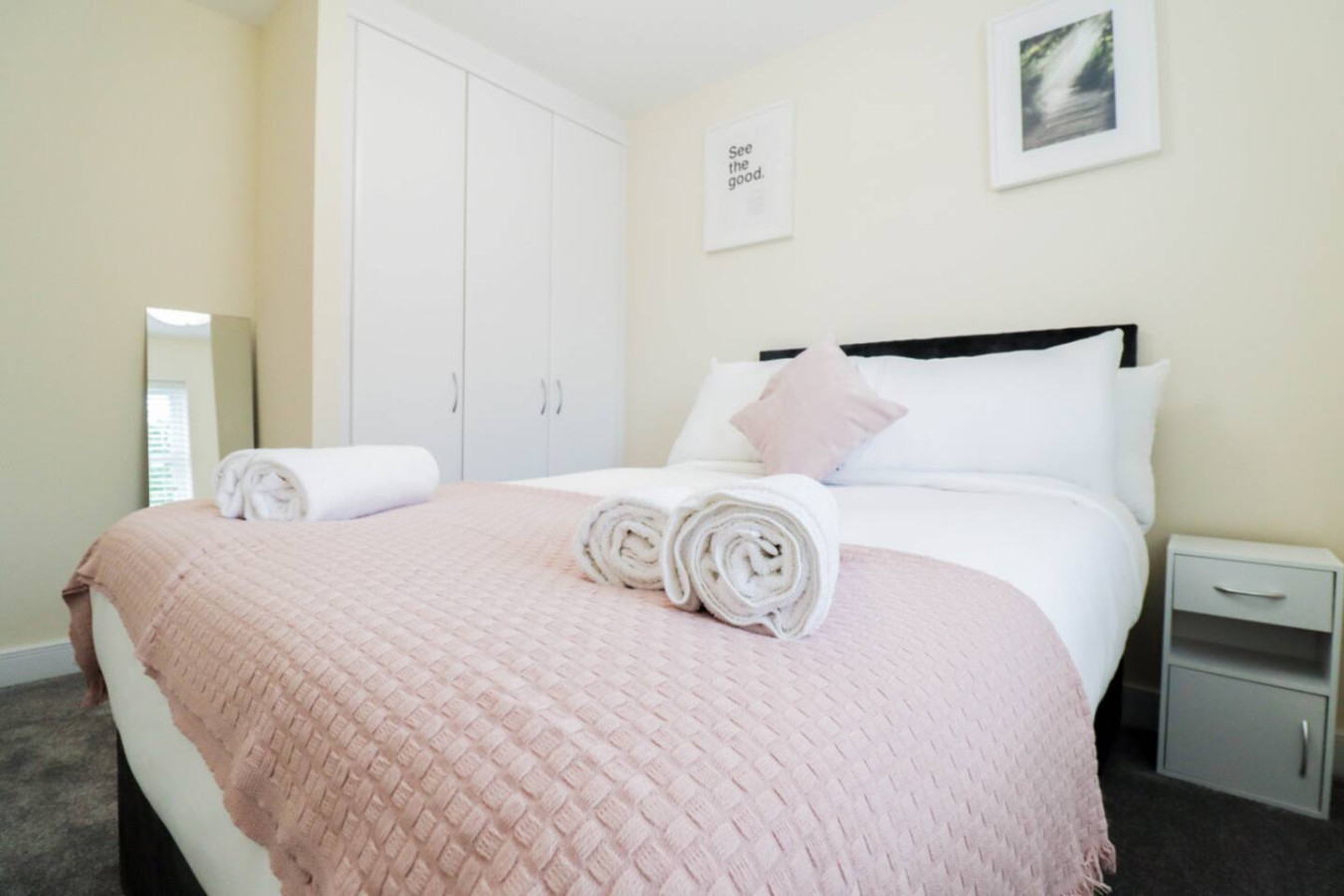Family-Friendly 3BR Home by the Thames with FREE Parking in 1 Broadwater Rd, London SE28 0AZ, UK - Property image 15 - VivreStays