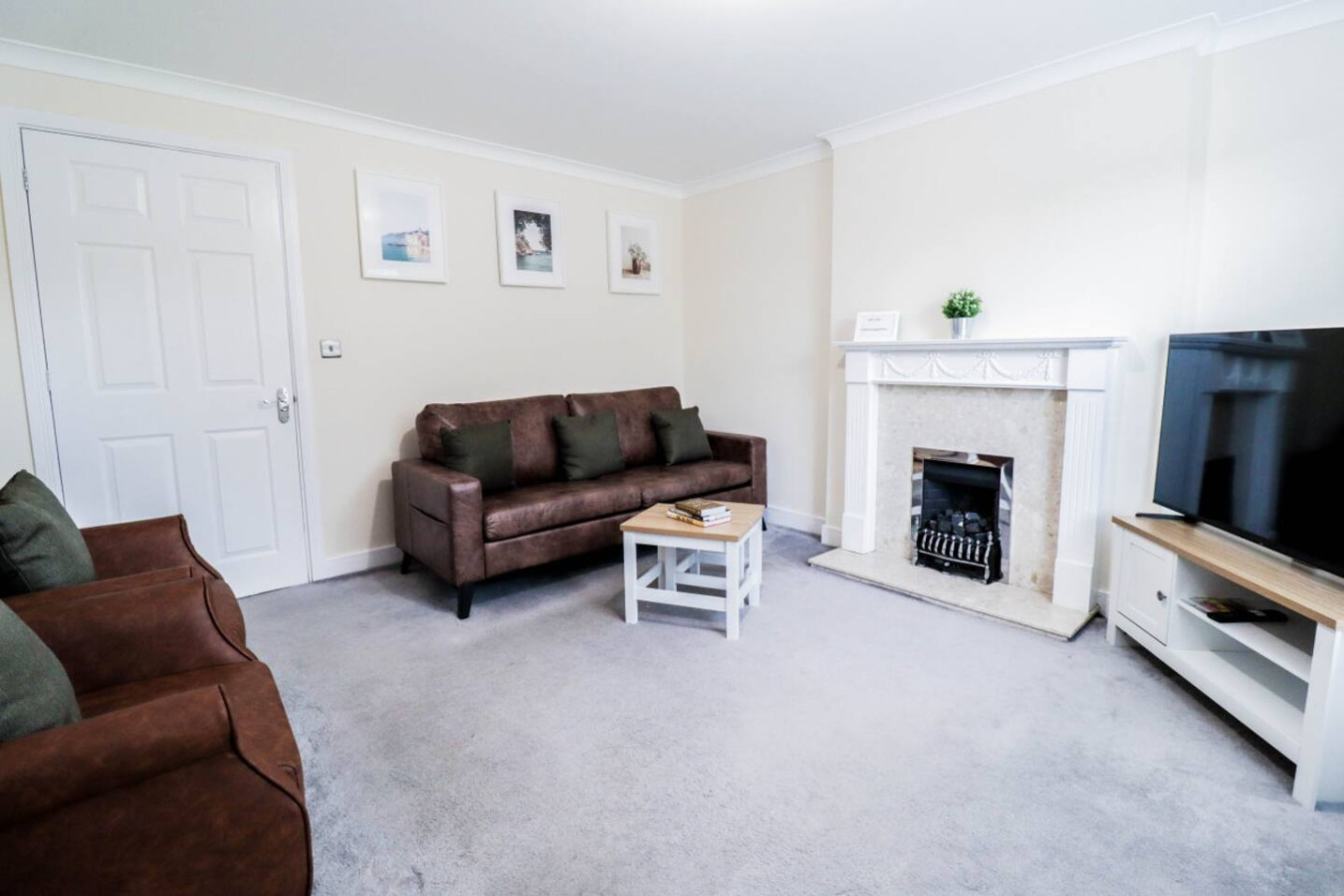 Family-Friendly 3BR Home by the Thames with FREE Parking in 1 Broadwater Rd, London SE28 0AZ, UK - Property image 23 - VivreStays