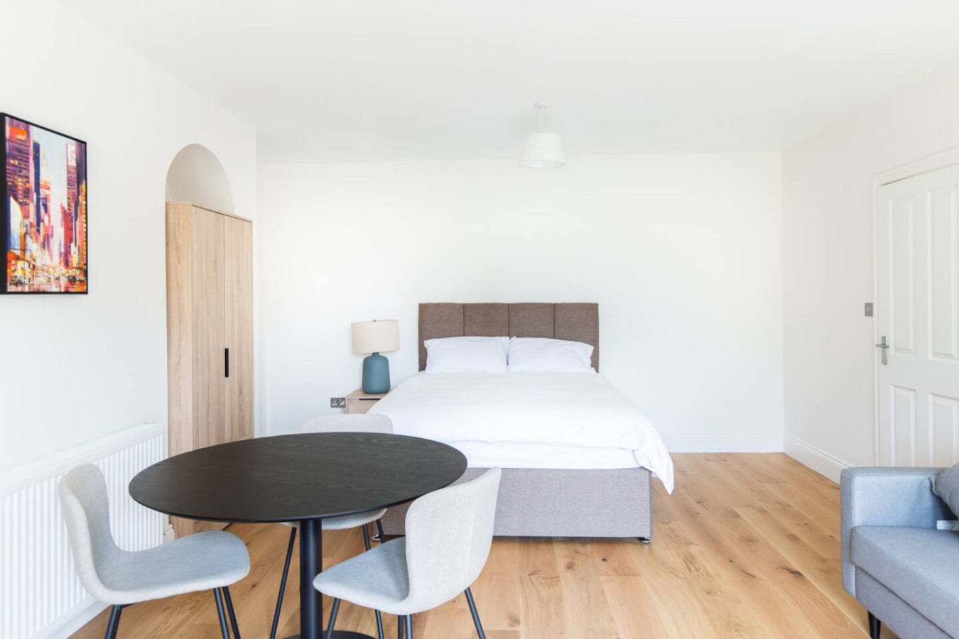Charming Sanctuary in St Leonards on Sea - Flat 1 in 1, 56 Church Rd, Hastings, St Leonards, Saint Leonards-on-sea TN37 6HJ, UK - Property image 4 - VivreStays