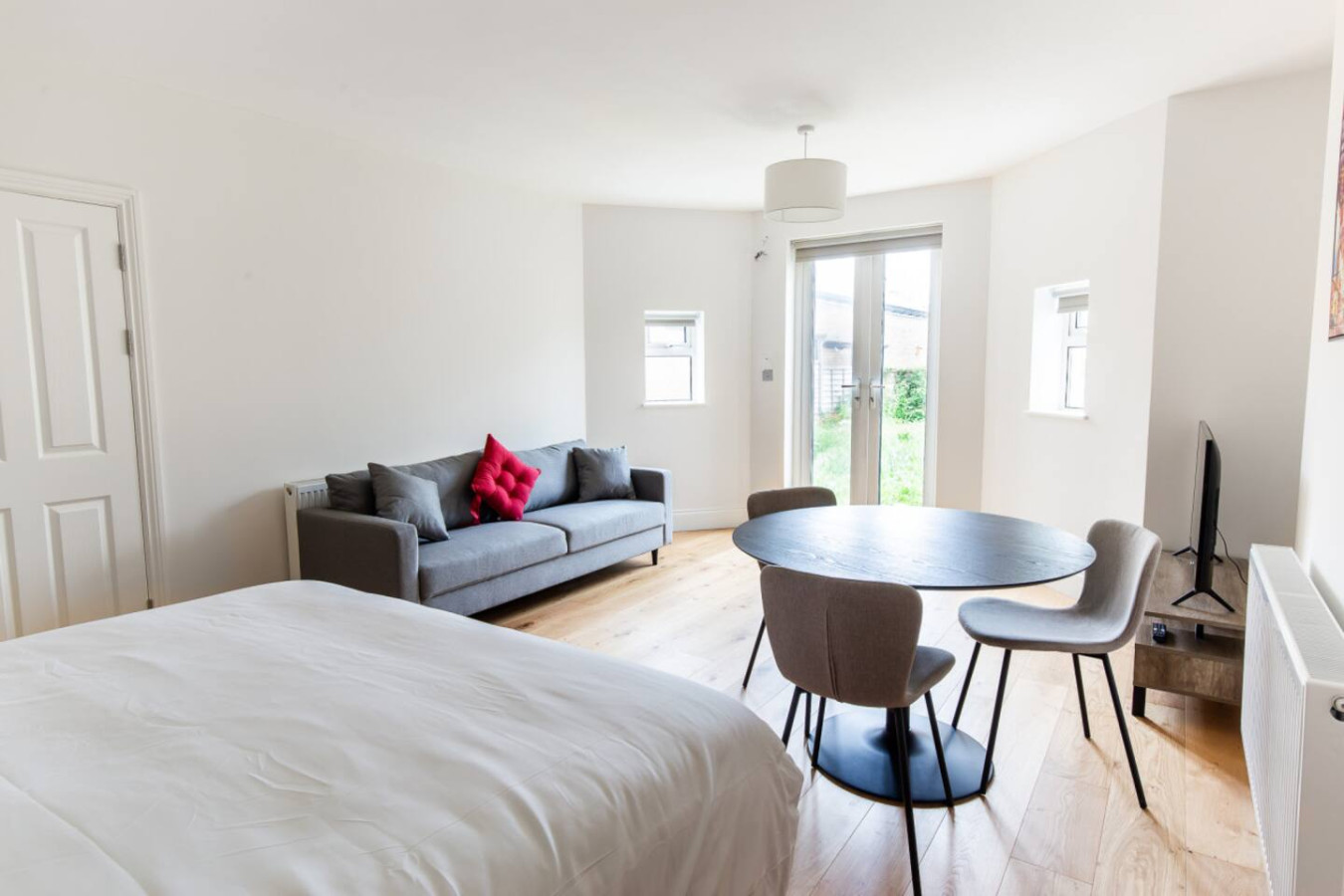 Charming Sanctuary in St Leonards on Sea - Flat 1 in 1, 56 Church Rd, Hastings, St Leonards, Saint Leonards-on-sea TN37 6HJ, UK - Property image 9 - VivreStays