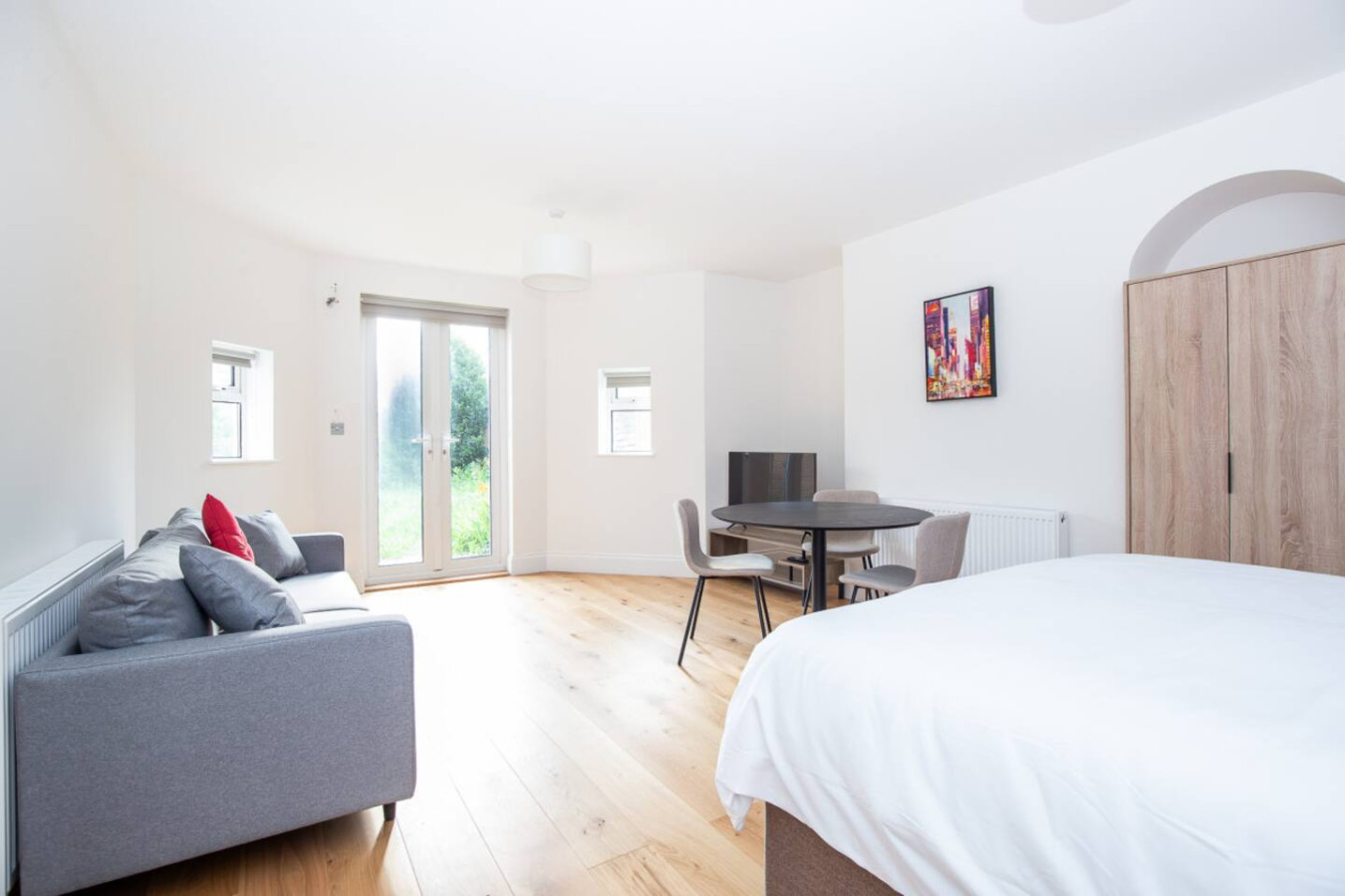 Charming Sanctuary in St Leonards on Sea - Flat 1 in 1, 56 Church Rd, Hastings, St Leonards, Saint Leonards-on-sea TN37 6HJ, UK - Property image 2 - VivreStays