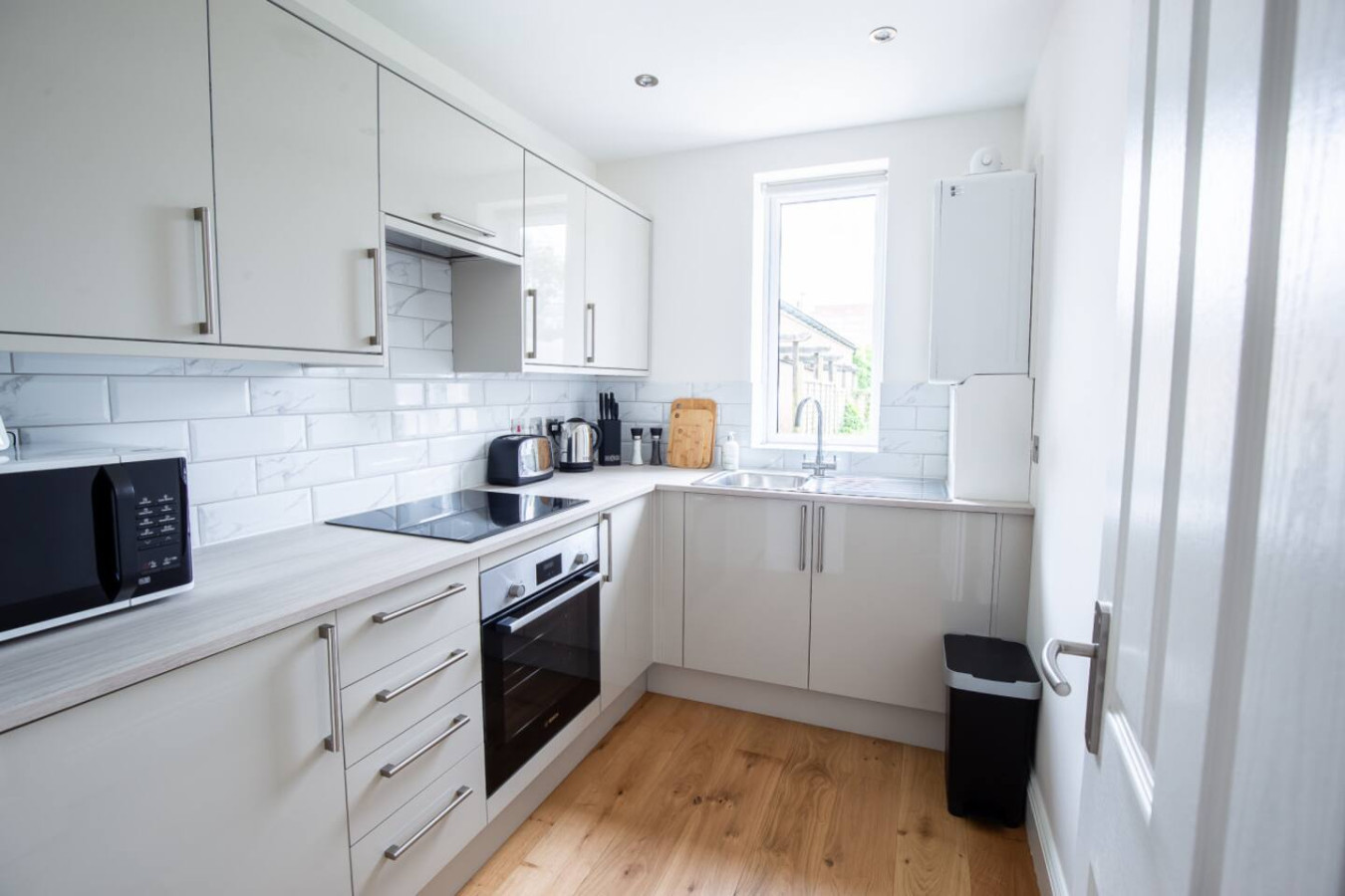 Charming Sanctuary in St Leonards on Sea - Flat 1 in 1, 56 Church Rd, Hastings, St Leonards, Saint Leonards-on-sea TN37 6HJ, UK - Property image 7 - VivreStays