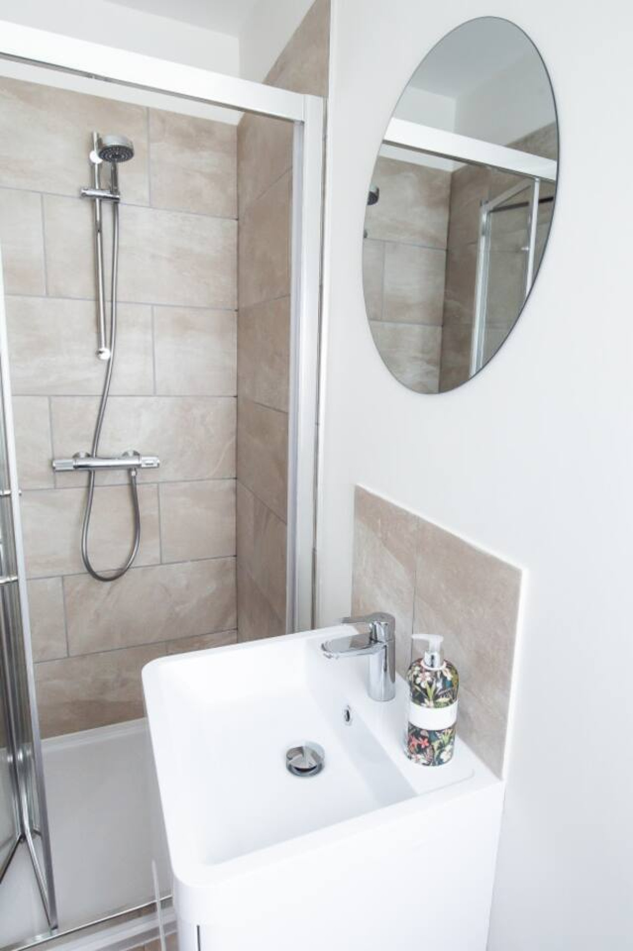 Charming Sanctuary in St Leonards on Sea - Flat 1 in 1, 56 Church Rd, Hastings, St Leonards, Saint Leonards-on-sea TN37 6HJ, UK - Property image 14 - VivreStays