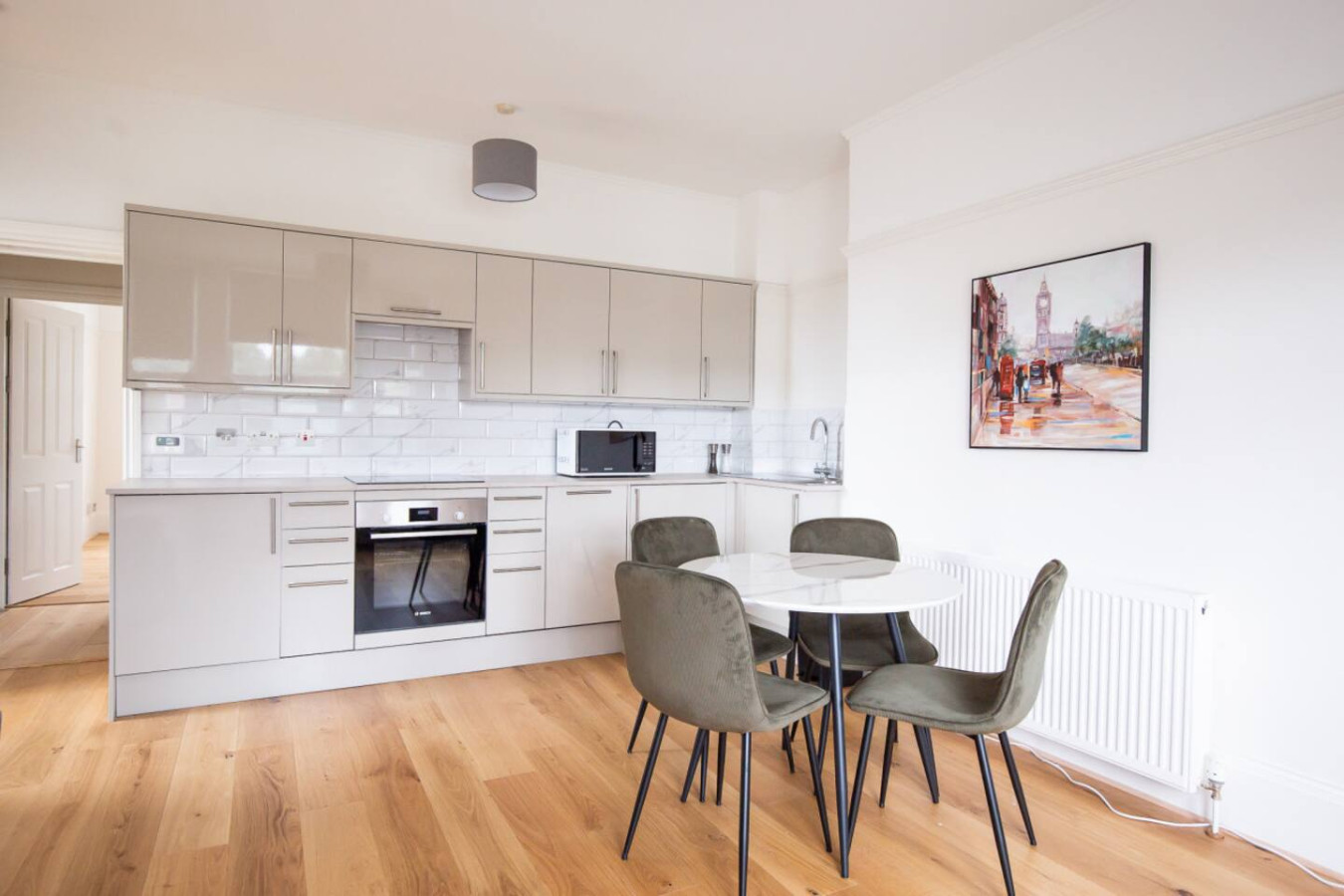 2BR Seaside Sanctuary in St Leonards on Sea Flat 5 in 5, 56 Church Rd, Hastings, St Leonards, Saint Leonards-on-sea TN37 6HJ, UK - Property image 3 - VivreStays