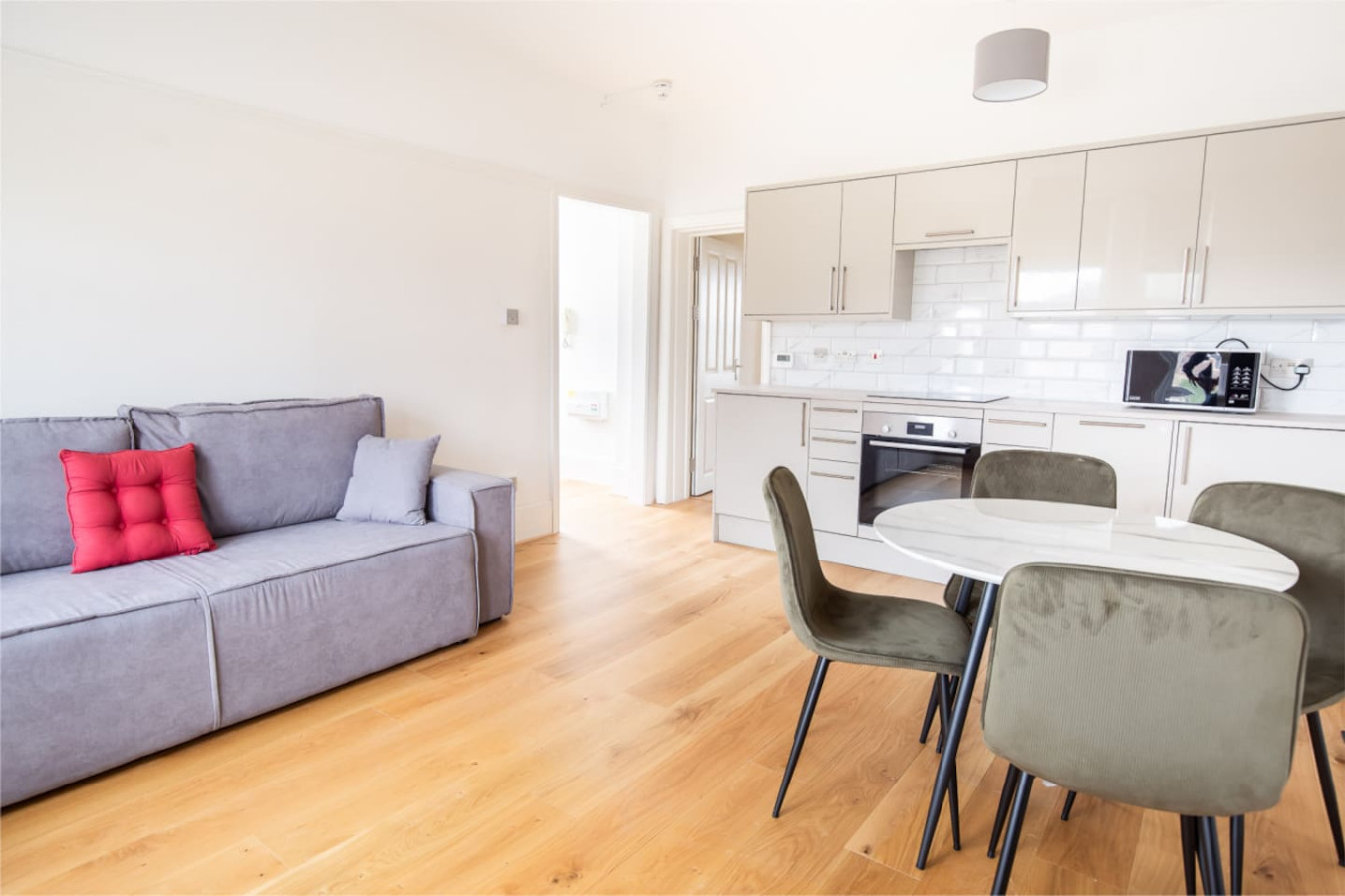 2BR Seaside Sanctuary in St Leonards on Sea Flat 5 in 5, 56 Church Rd, Hastings, St Leonards, Saint Leonards-on-sea TN37 6HJ, UK - Property image 2 - VivreStays