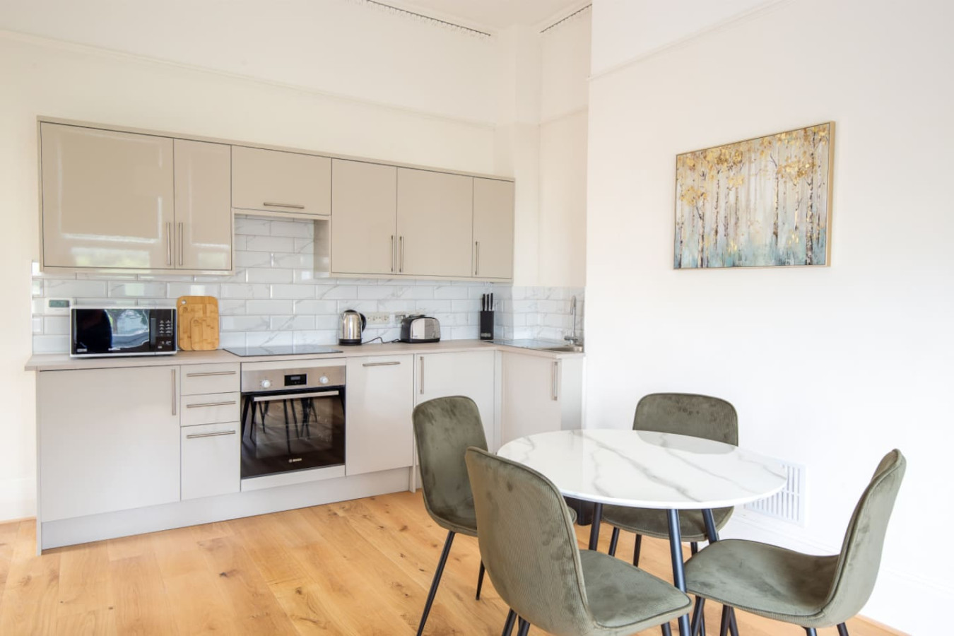 Charming 2BR Sanctuary St Leonards on Sea - Flat 4 in 4, 56 Church Rd, Hastings, St Leonards, Saint Leonards-on-sea TN37 6HJ, UK - Property image 6 - VivreStays