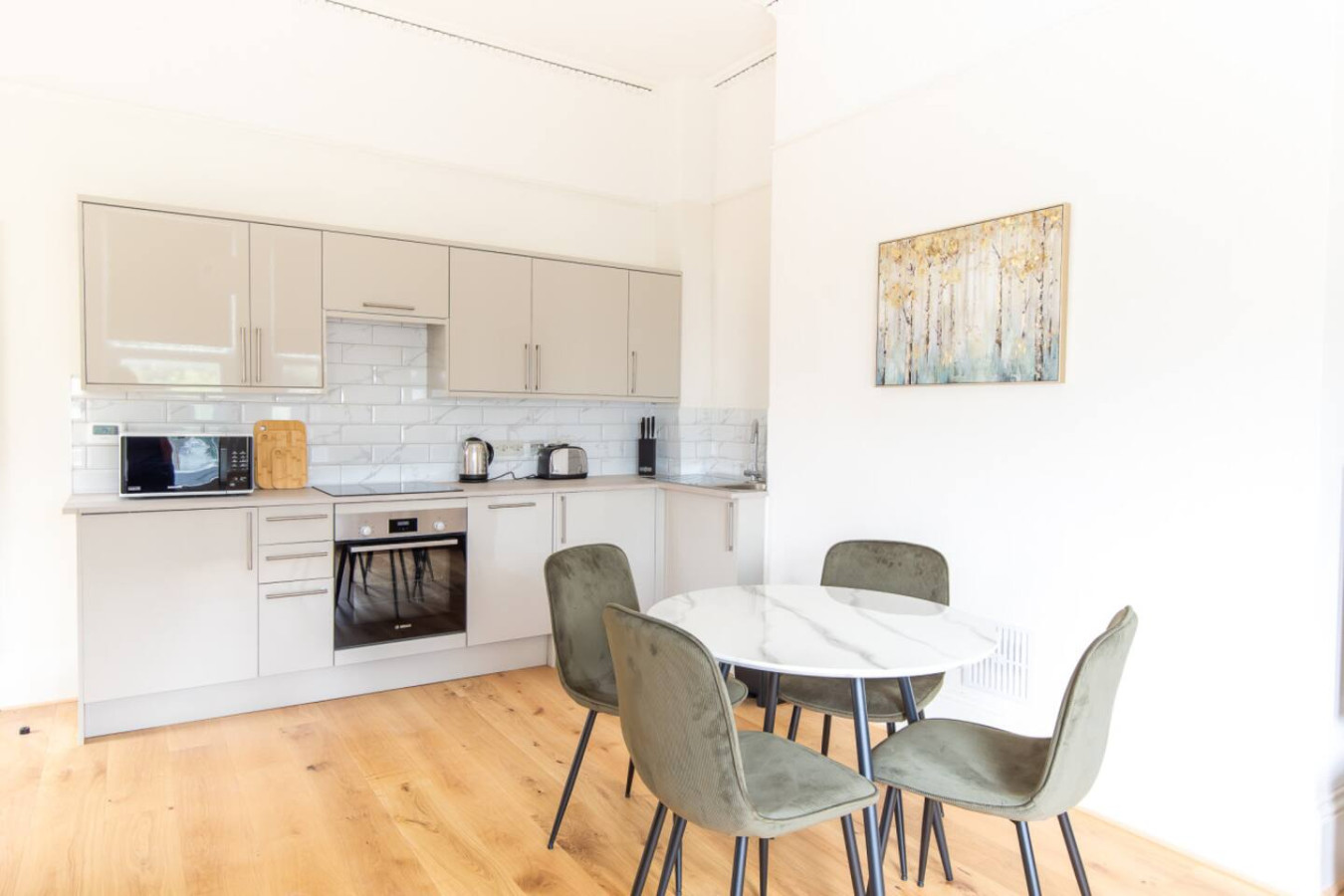 Charming 2BR Sanctuary St Leonards on Sea - Flat 4 in 4, 56 Church Rd, Hastings, St Leonards, Saint Leonards-on-sea TN37 6HJ, UK - Property image 11 - VivreStays