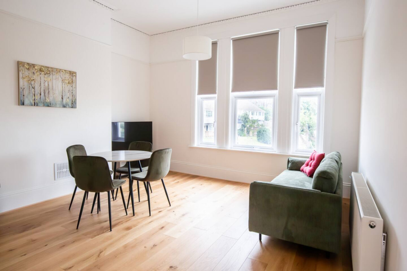 Charming 2BR Sanctuary St Leonards on Sea - Flat 4 in 4, 56 Church Rd, Hastings, St Leonards, Saint Leonards-on-sea TN37 6HJ, UK - Property image 4 - VivreStays